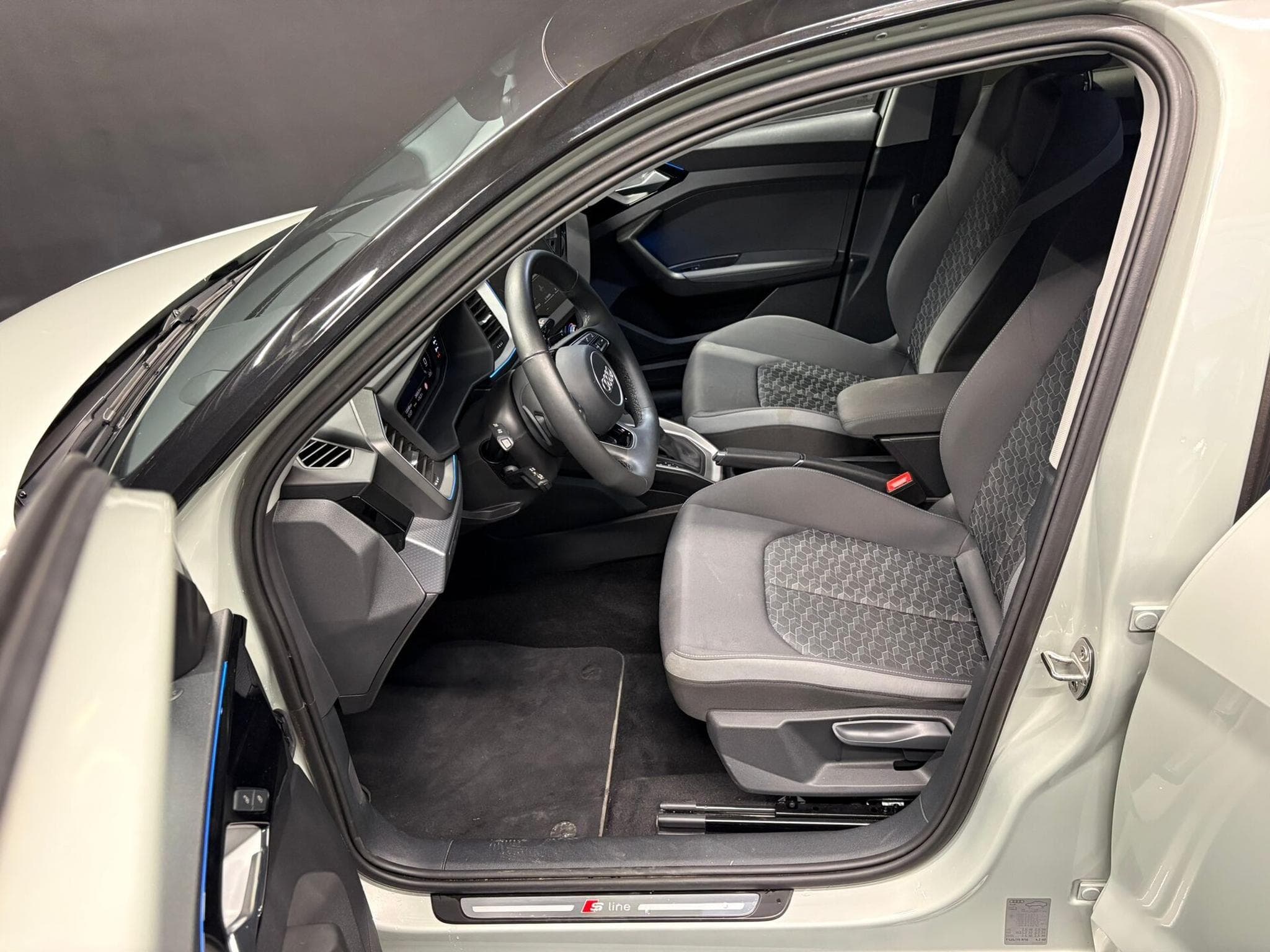 Audi A1 30 TFSI 115cv S-TRONIC Black Edition CAMERA/ECLAIRAGE D'AMBI (2025) - Photo 8