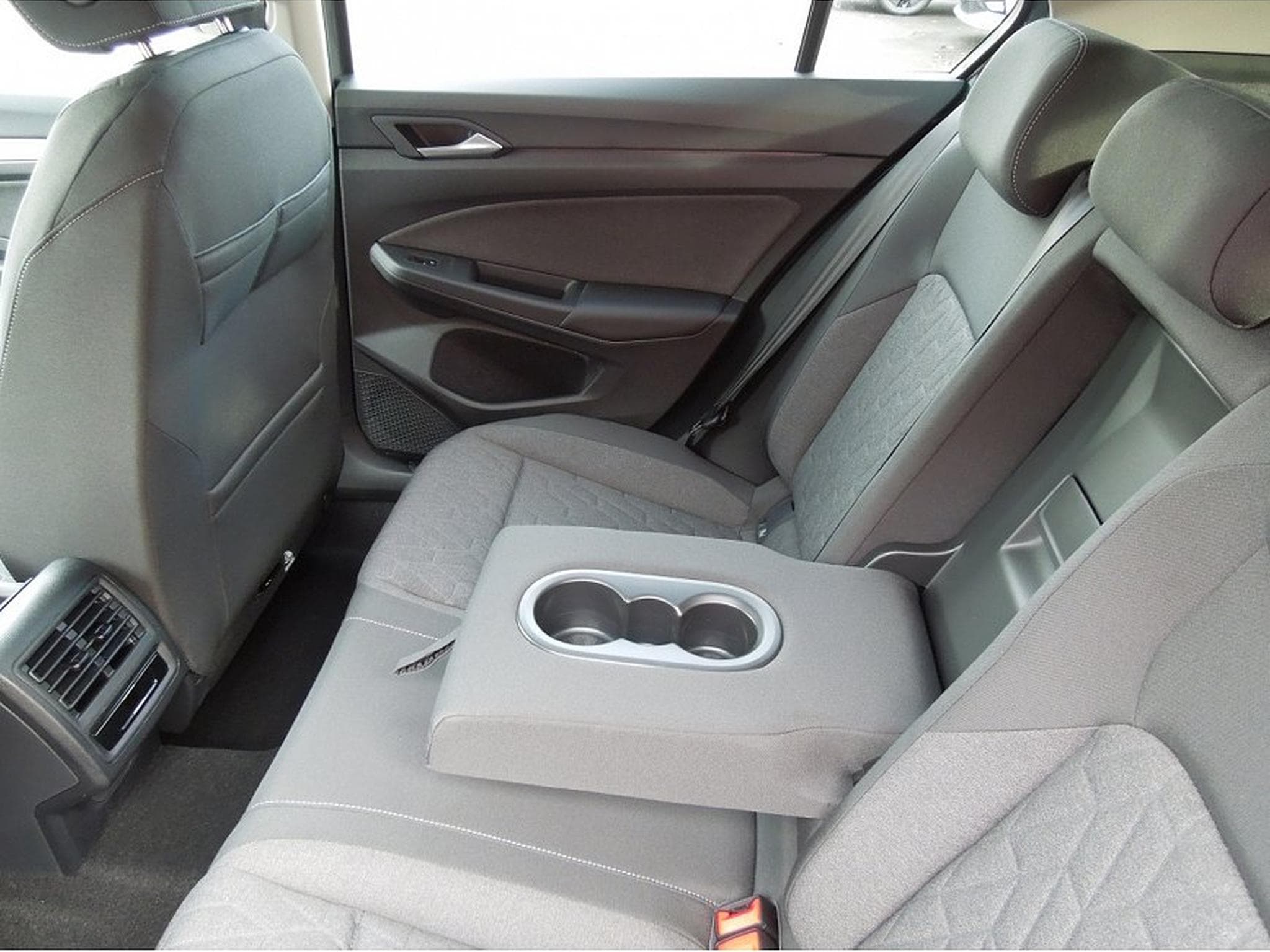 VW Golf (2026) - Photo 11