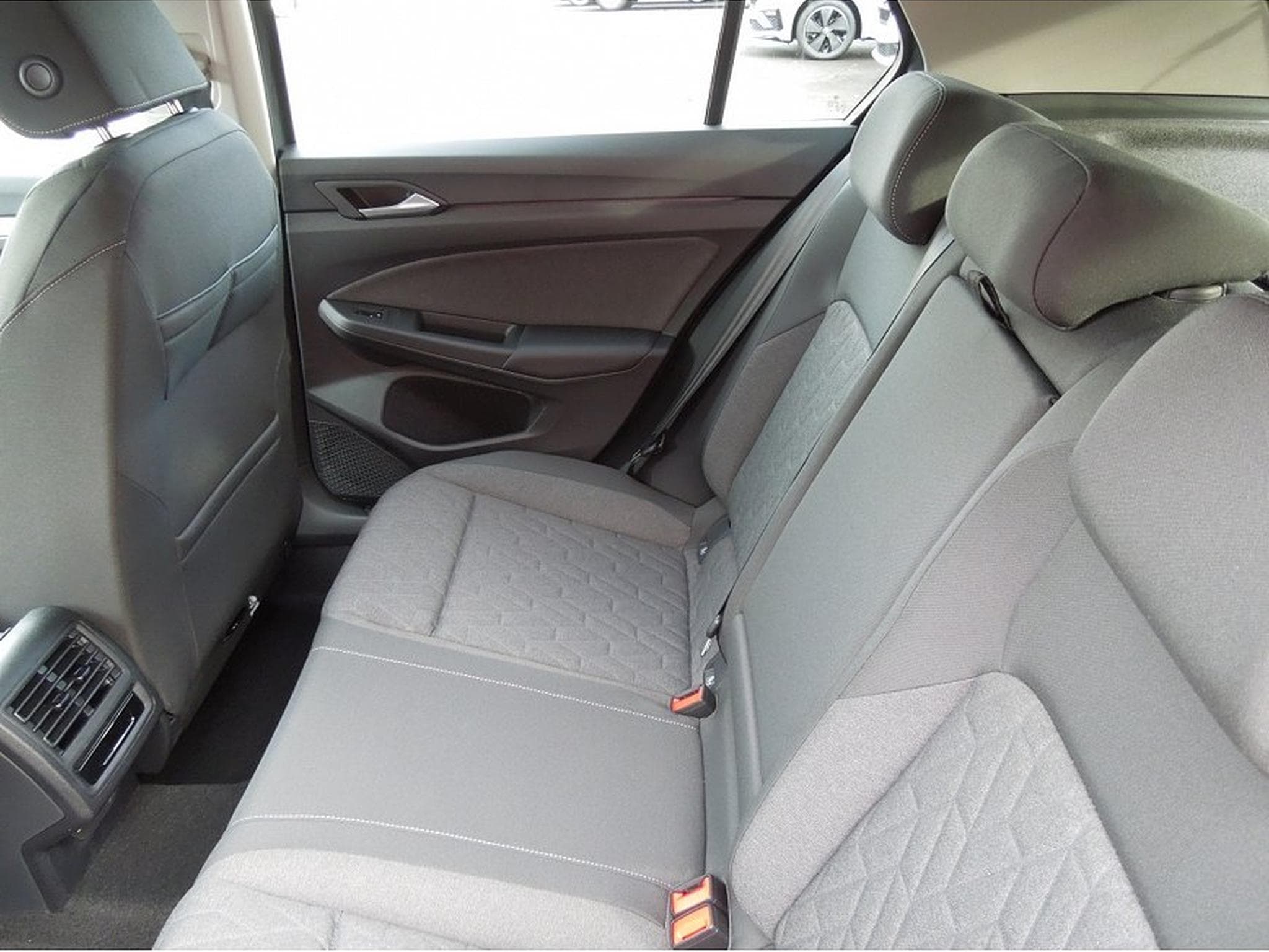 VW Golf (2026) - Photo 18