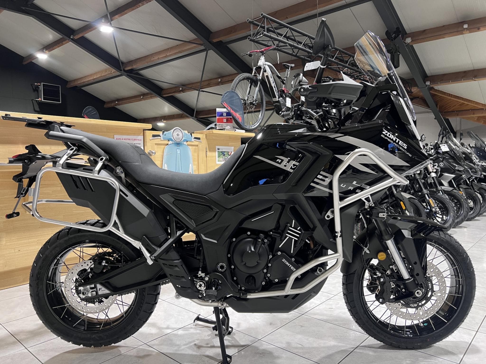 Zontes 703 F BLACK + Pack valises offert (2026) - Photo 1