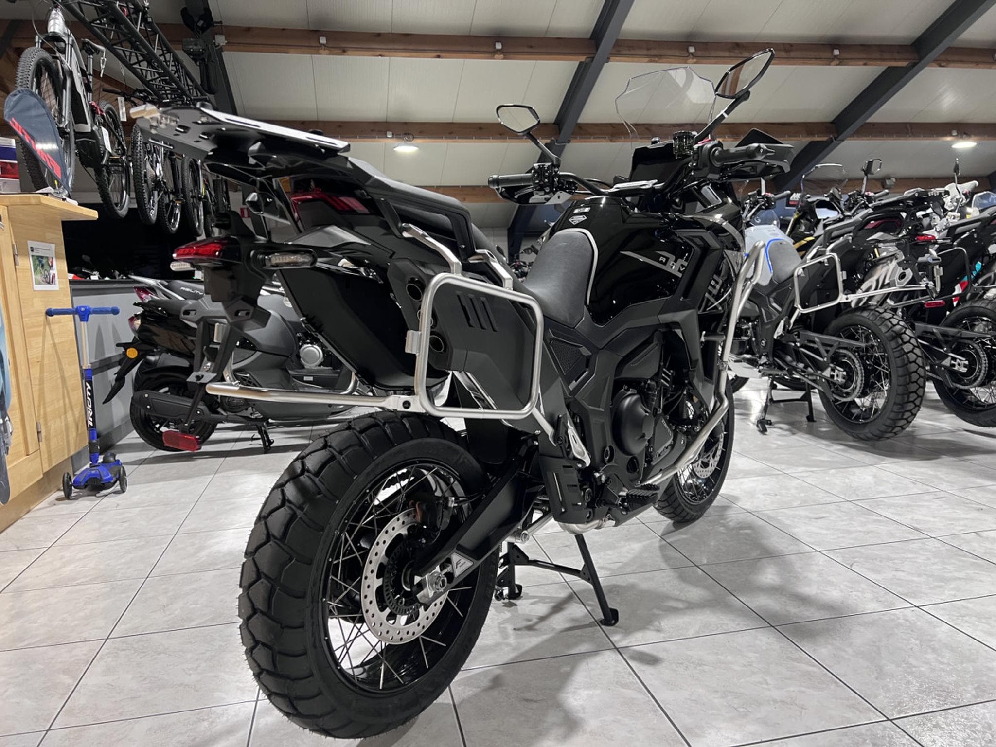 Zontes 703 F BLACK + Pack valises offert (2026) - Photo 3