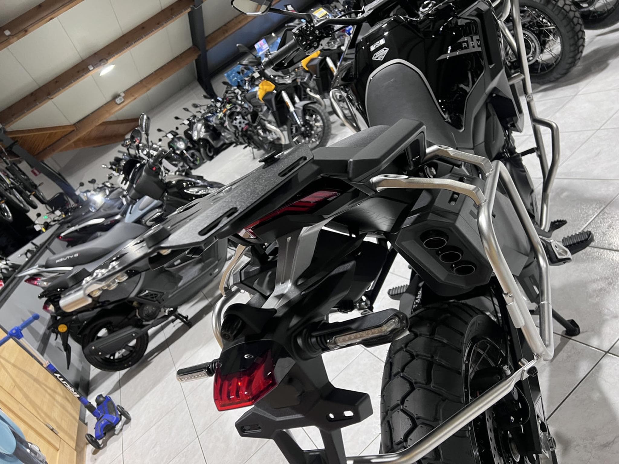 Zontes 703 F BLACK + Pack valises offert (2026) - Photo 5