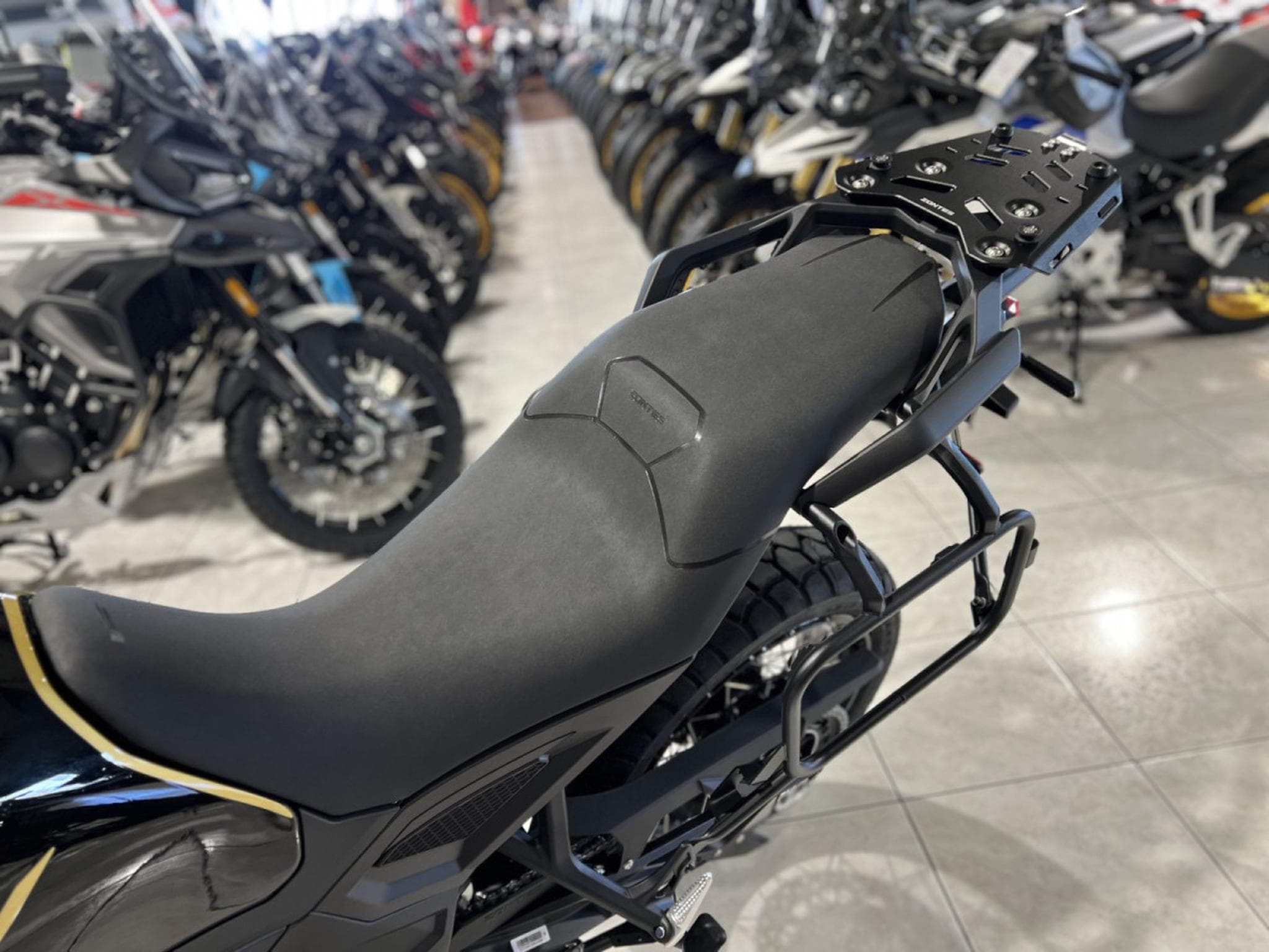 Zontes 703 F BLACK/GOLD 21 + Pack valises offert (2026) - Photo 5