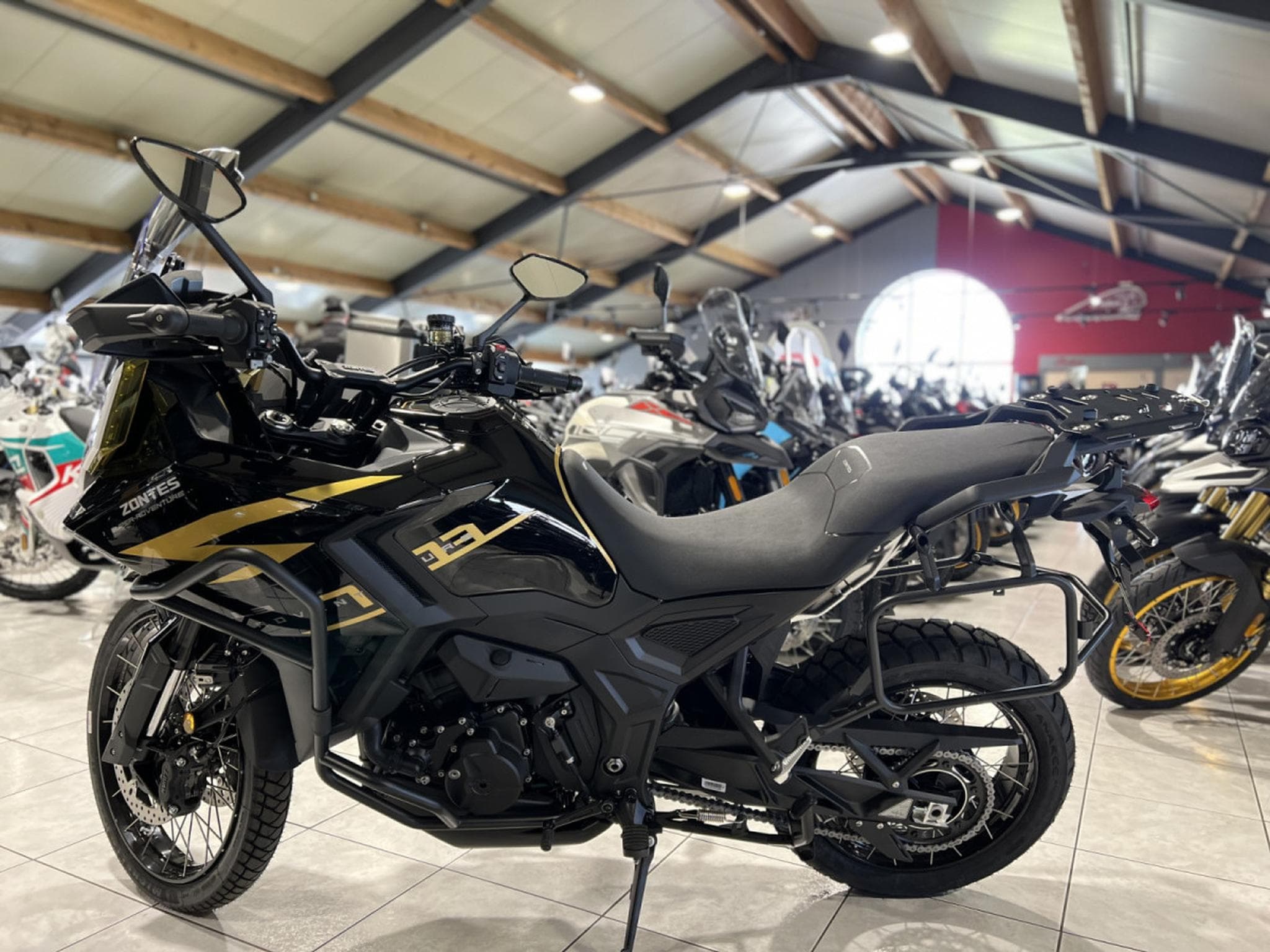Zontes 703 F BLACK/GOLD 21 + Pack valises offert (2026) - Photo 4