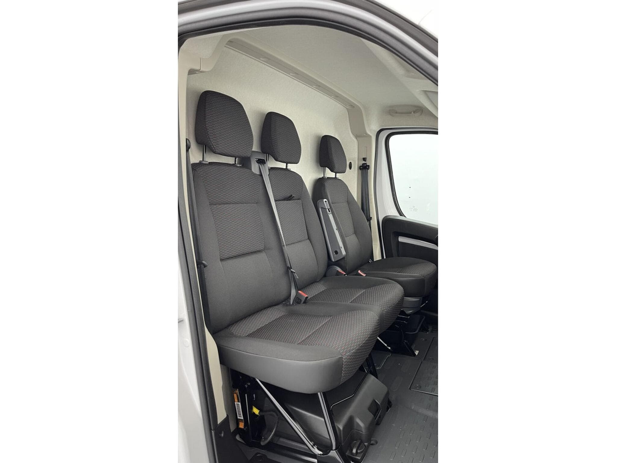 Opel Movano 2.2 BlueHDI 140 L2H2 (2026) - Photo 5