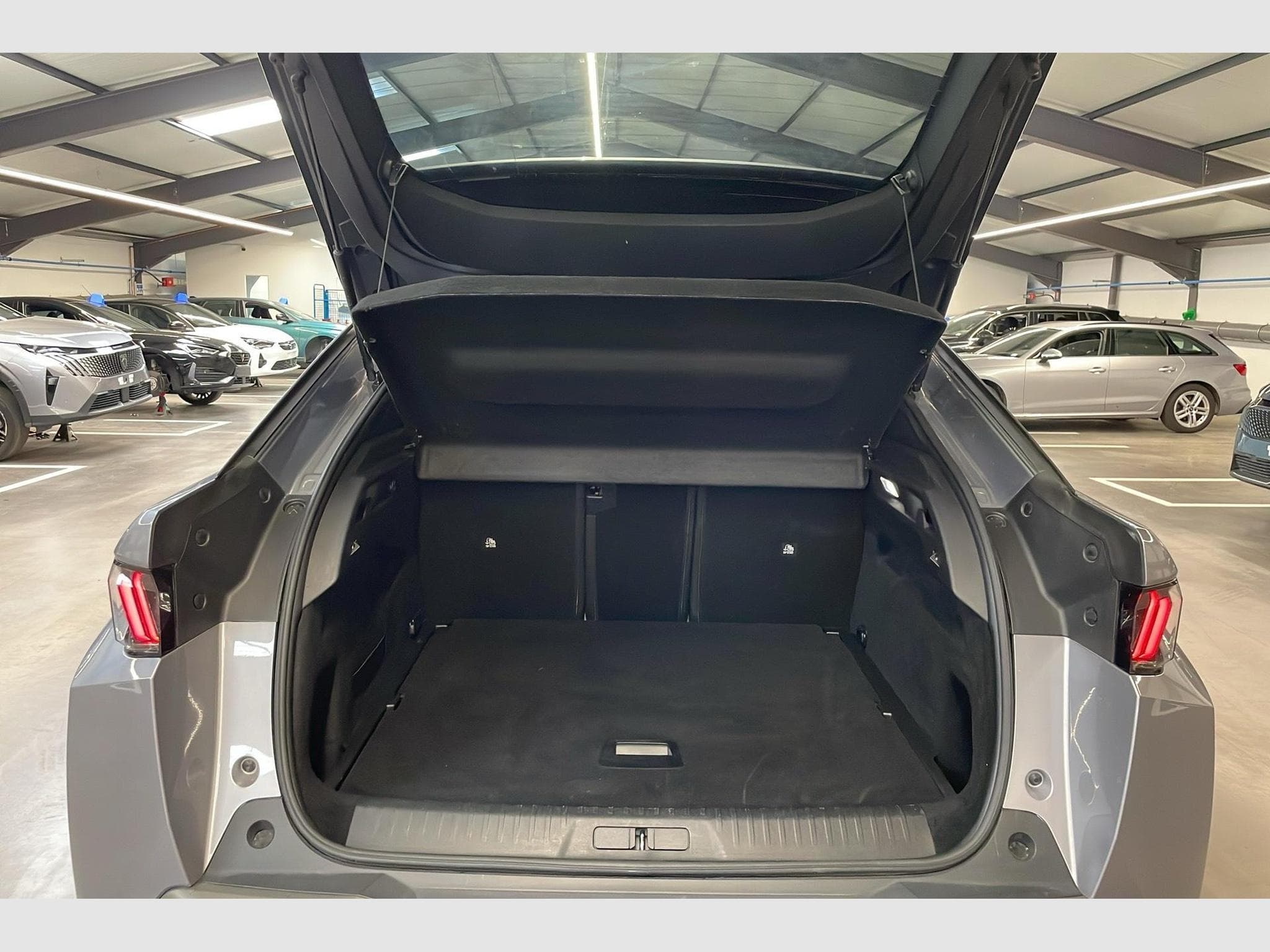Peugeot 3008 Hybrid 145 e-DCS6 Allure (2025) - Photo 11