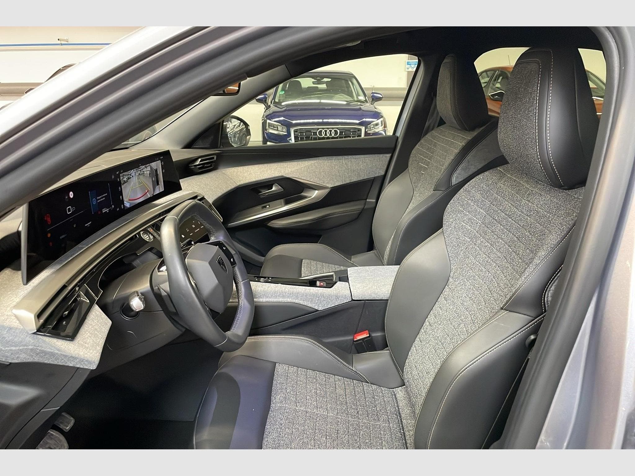 Peugeot 3008 Hybrid 145 e-DCS6 Allure (2025) - Photo 16