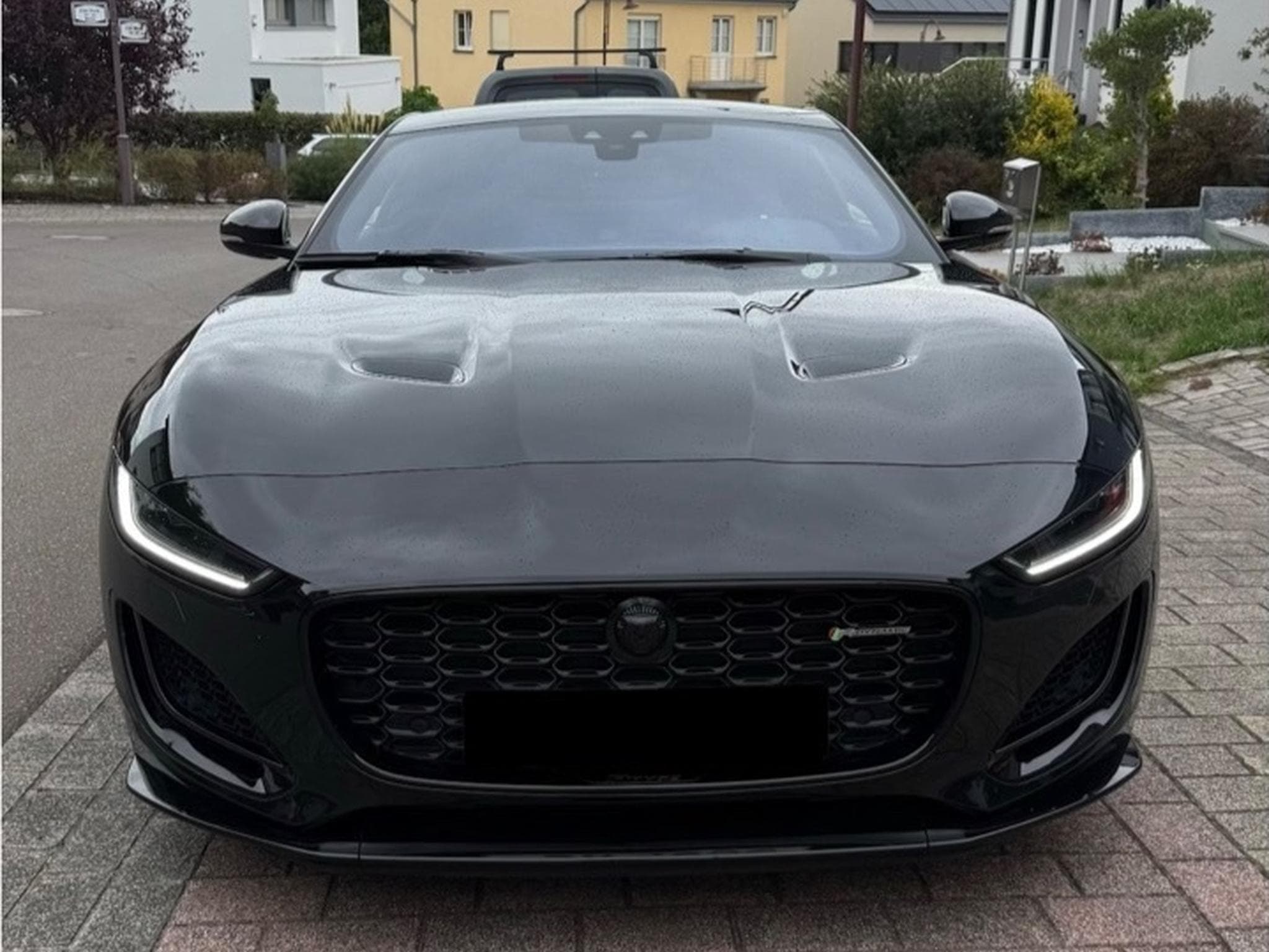 Jaguar F-Type R-dynamic (2021) - Photo 2