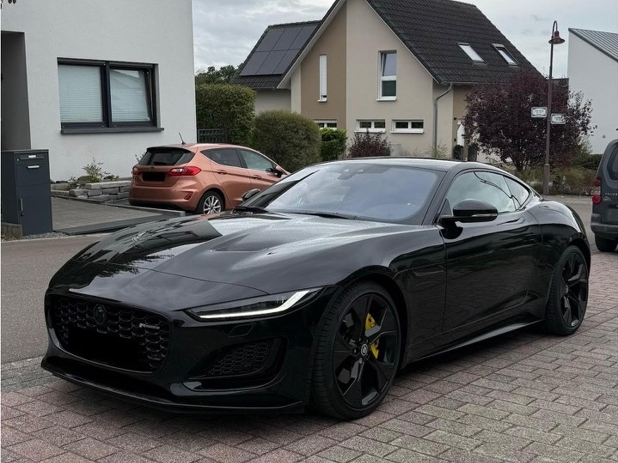 Jaguar F-Type R-dynamic (2021) - Photo 3