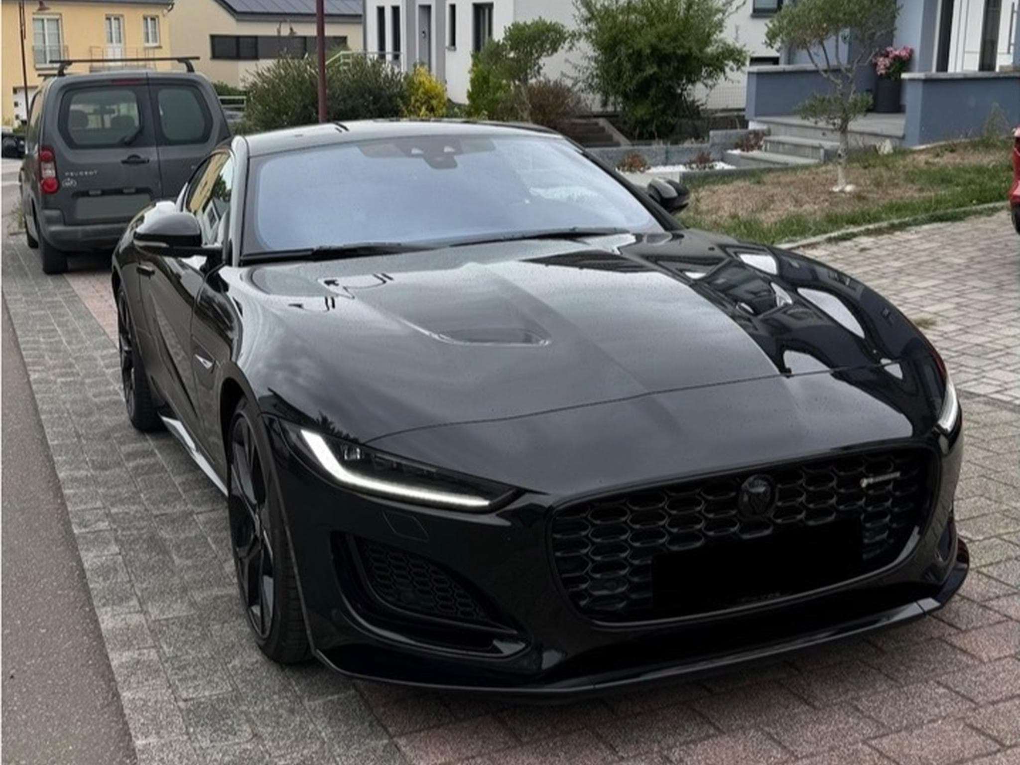 Jaguar F-Type R-dynamic (2021) - Photo 1