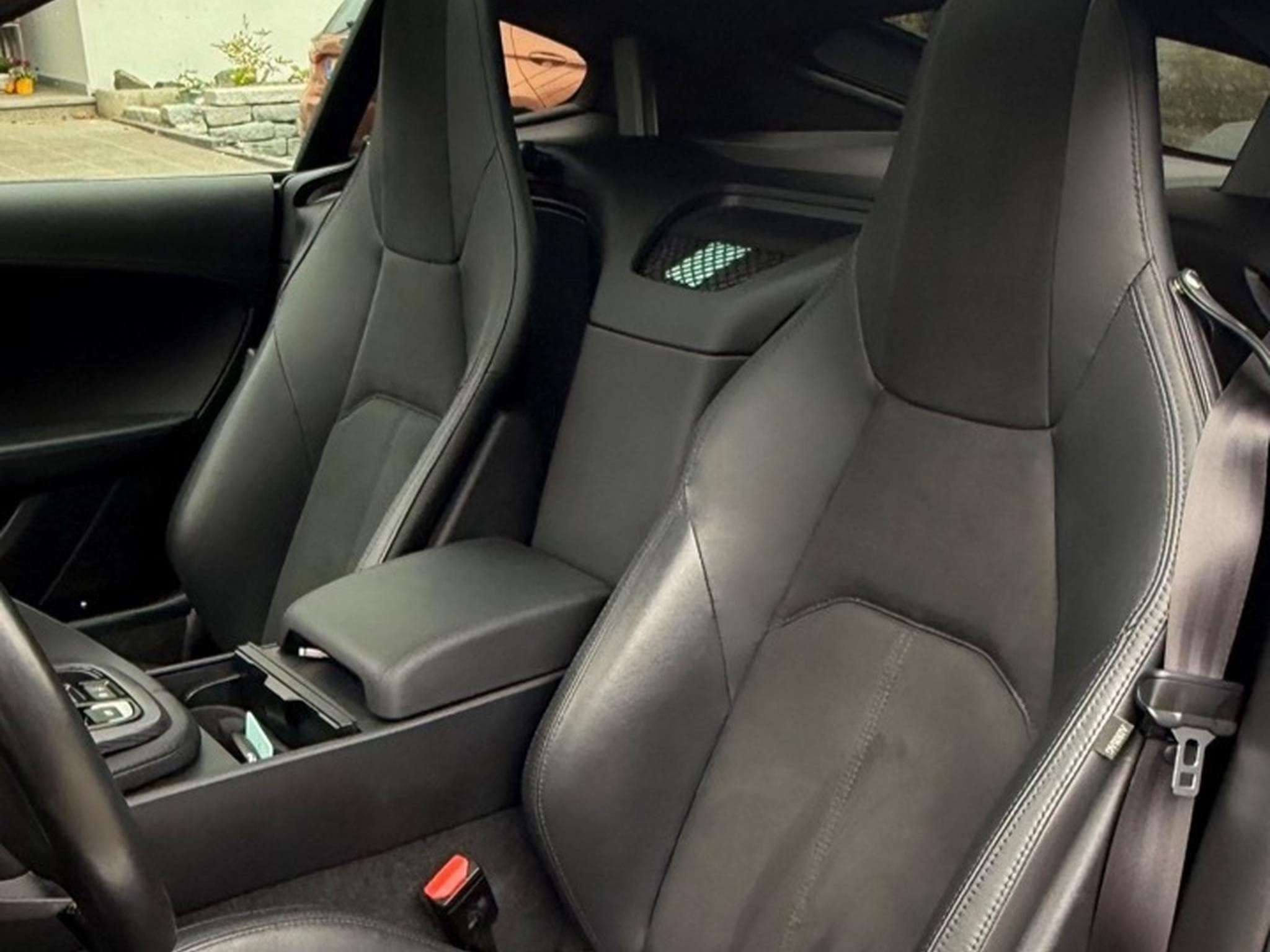 Jaguar F-Type R-dynamic (2021) - Photo 8