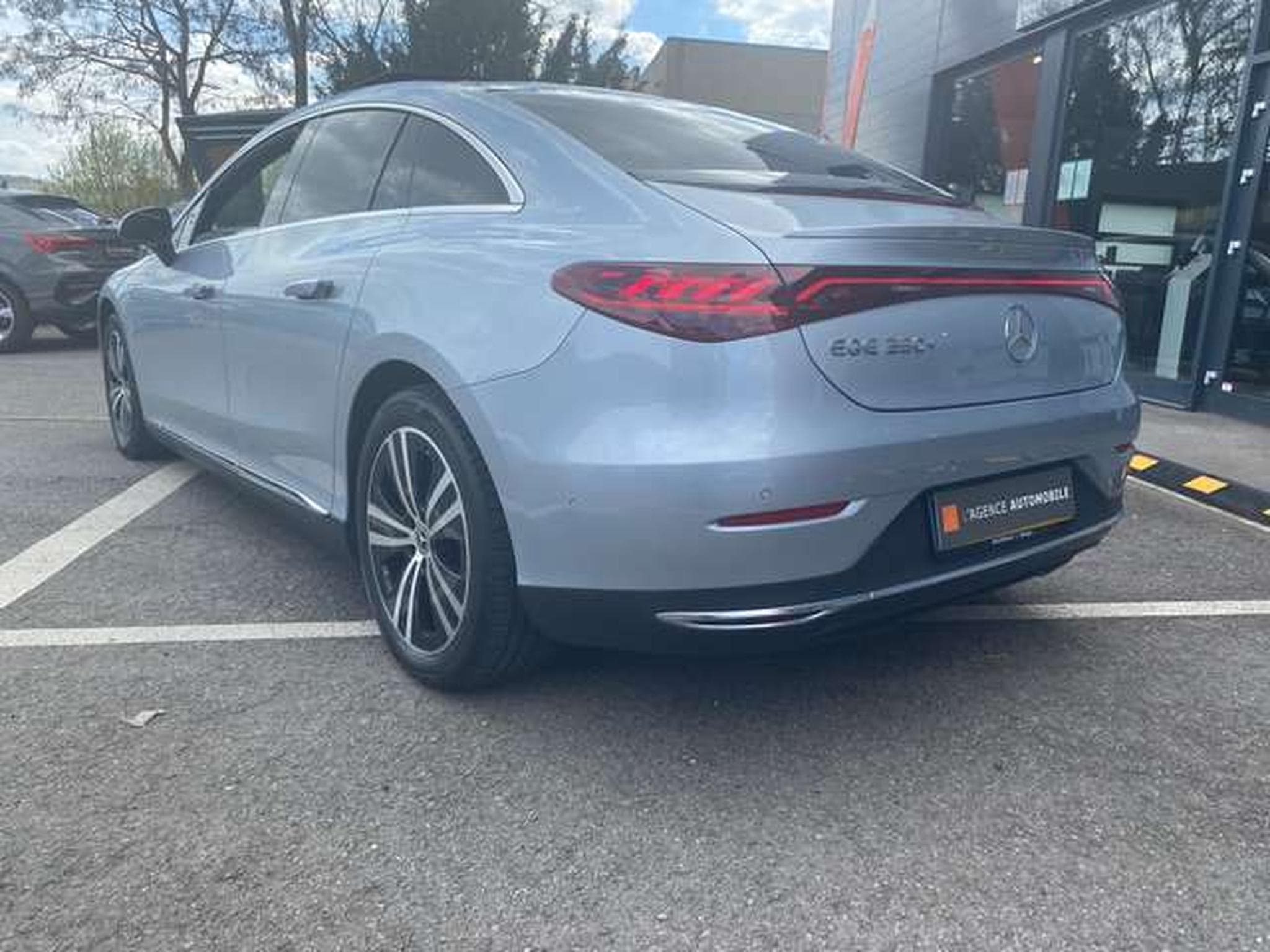Mercedes EQE (2022) - Photo 7