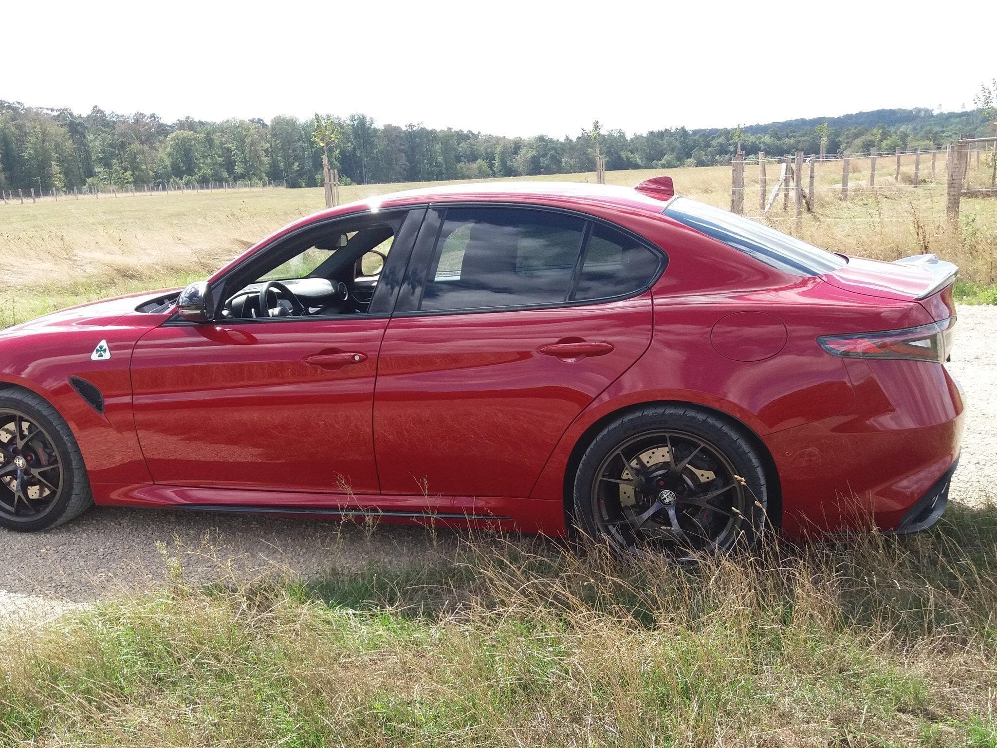 Alfa-Romeo Giulia Quadrifoglio (2023) - Photo 2