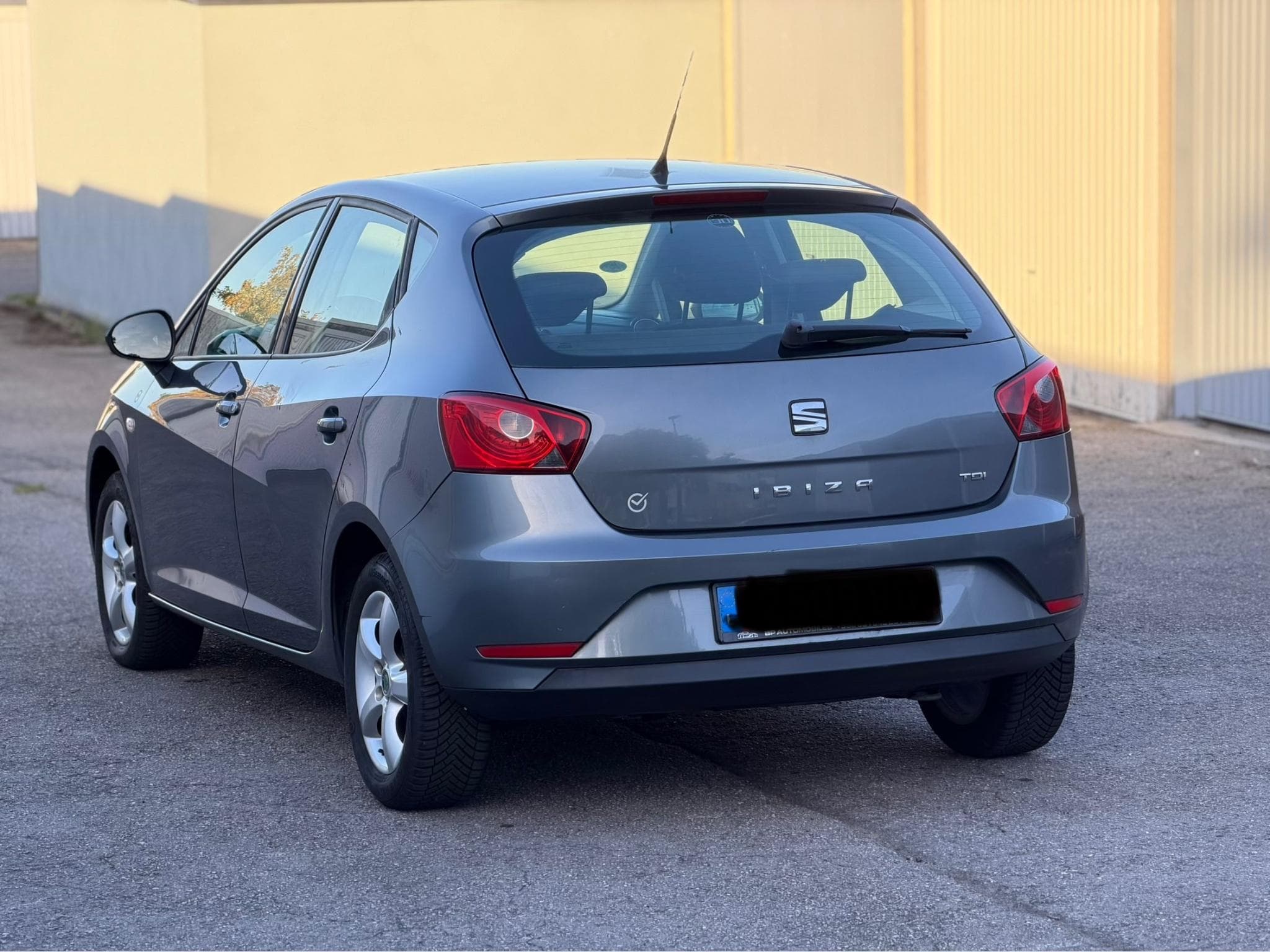 Seat Ibiza 1.6 TDI 77kw 105ps (2015) - Photo 3