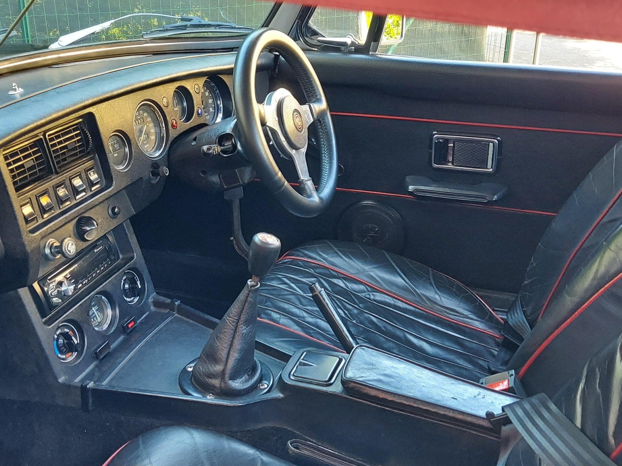 MG B MGB V8 3,5 litres (1977) - Photo 4