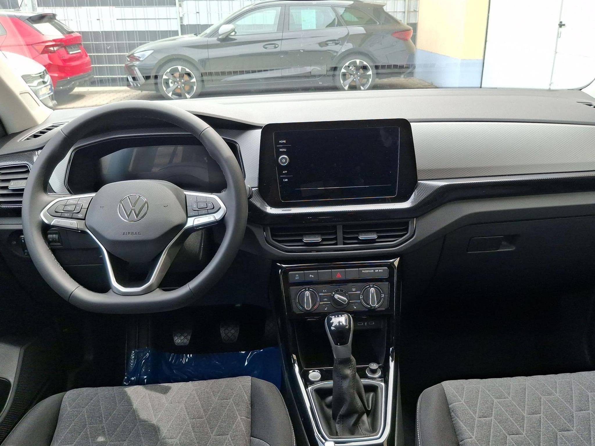 VW T-Cross Limited Life AHK (2026) - Photo 25