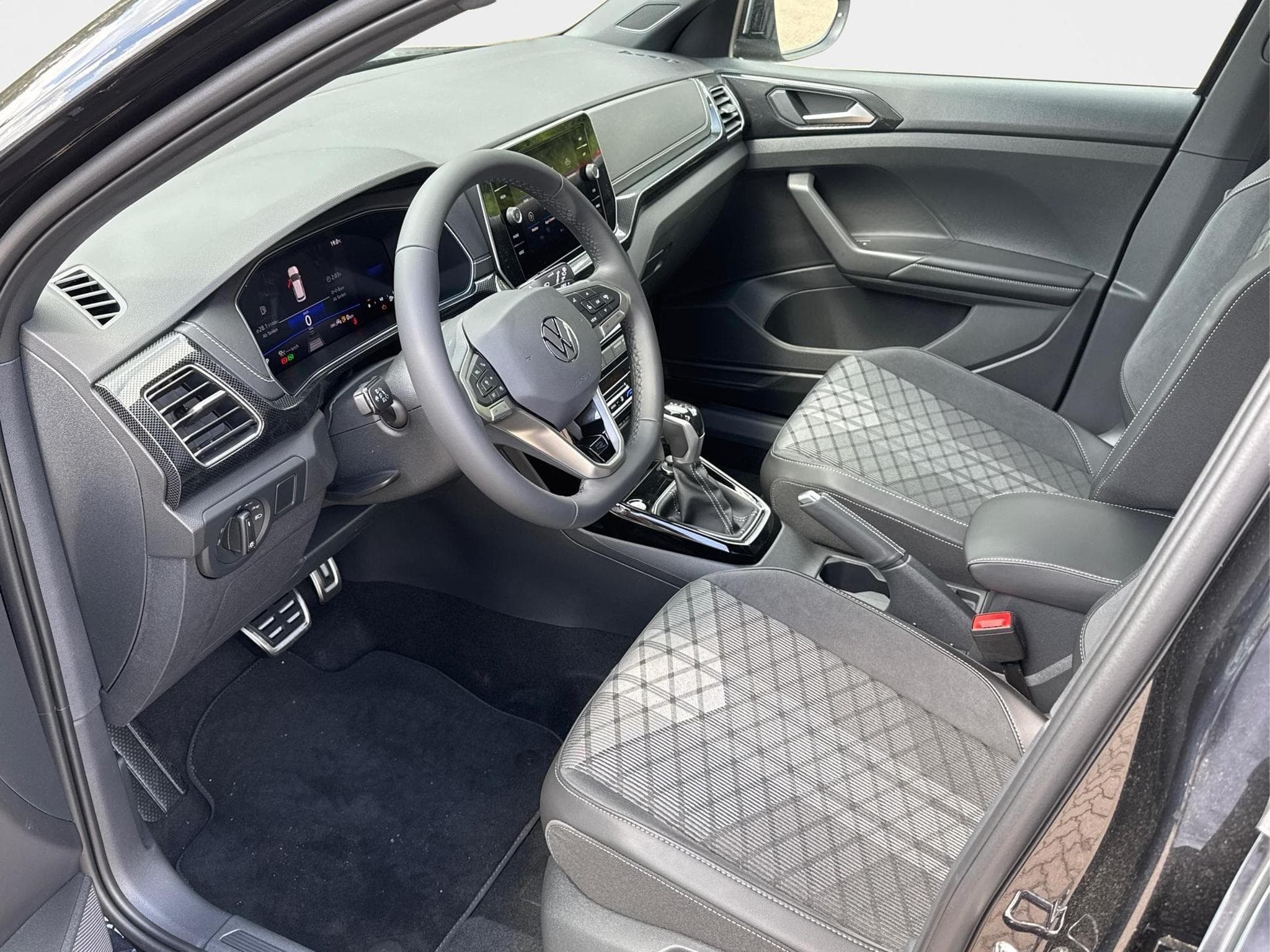 VW T-Cross R-Line Limited (2026) - Photo 8