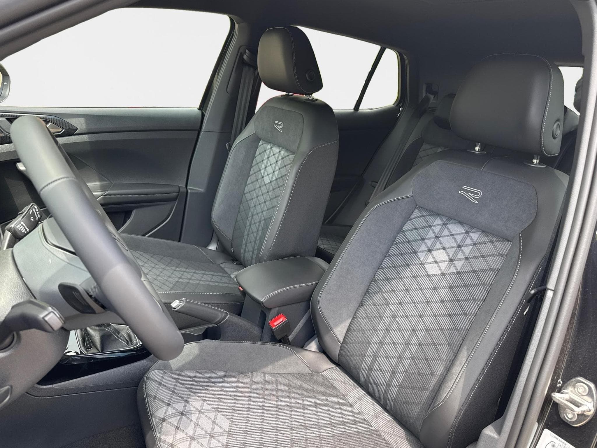 VW T-Cross R-Line Limited (2026) - Photo 16