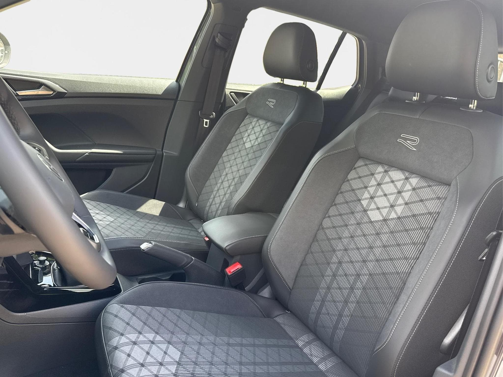 VW T-Cross R-Line Limited (2026) - Photo 14