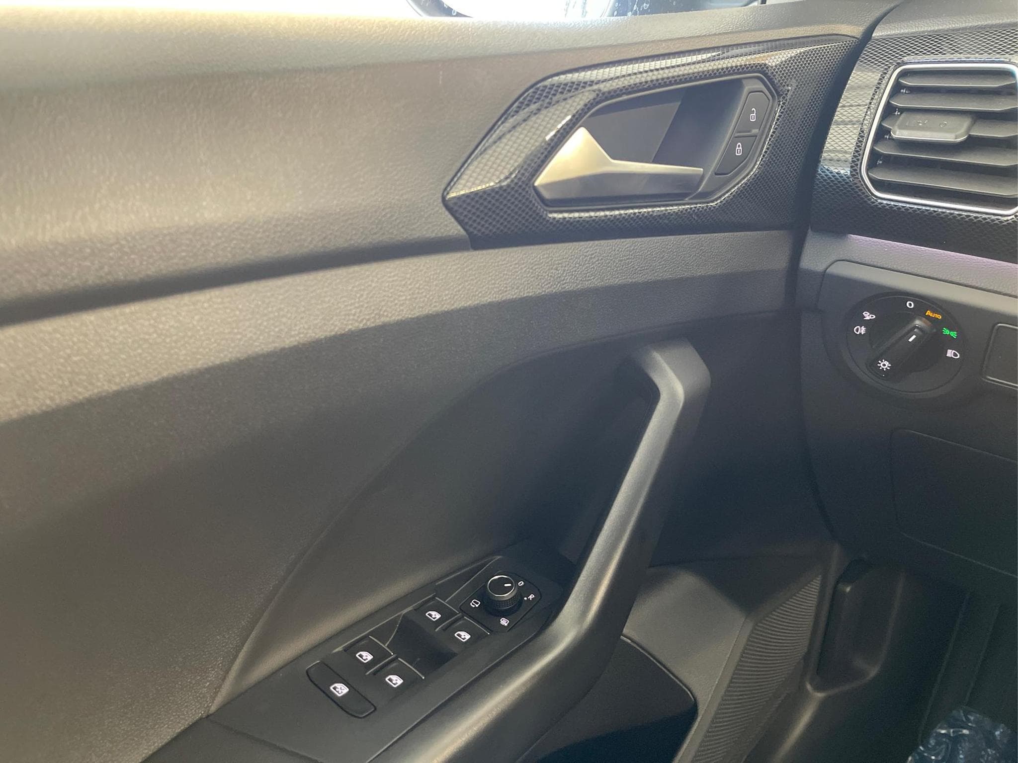 VW T-Cross R-Line (2026) - Photo 9