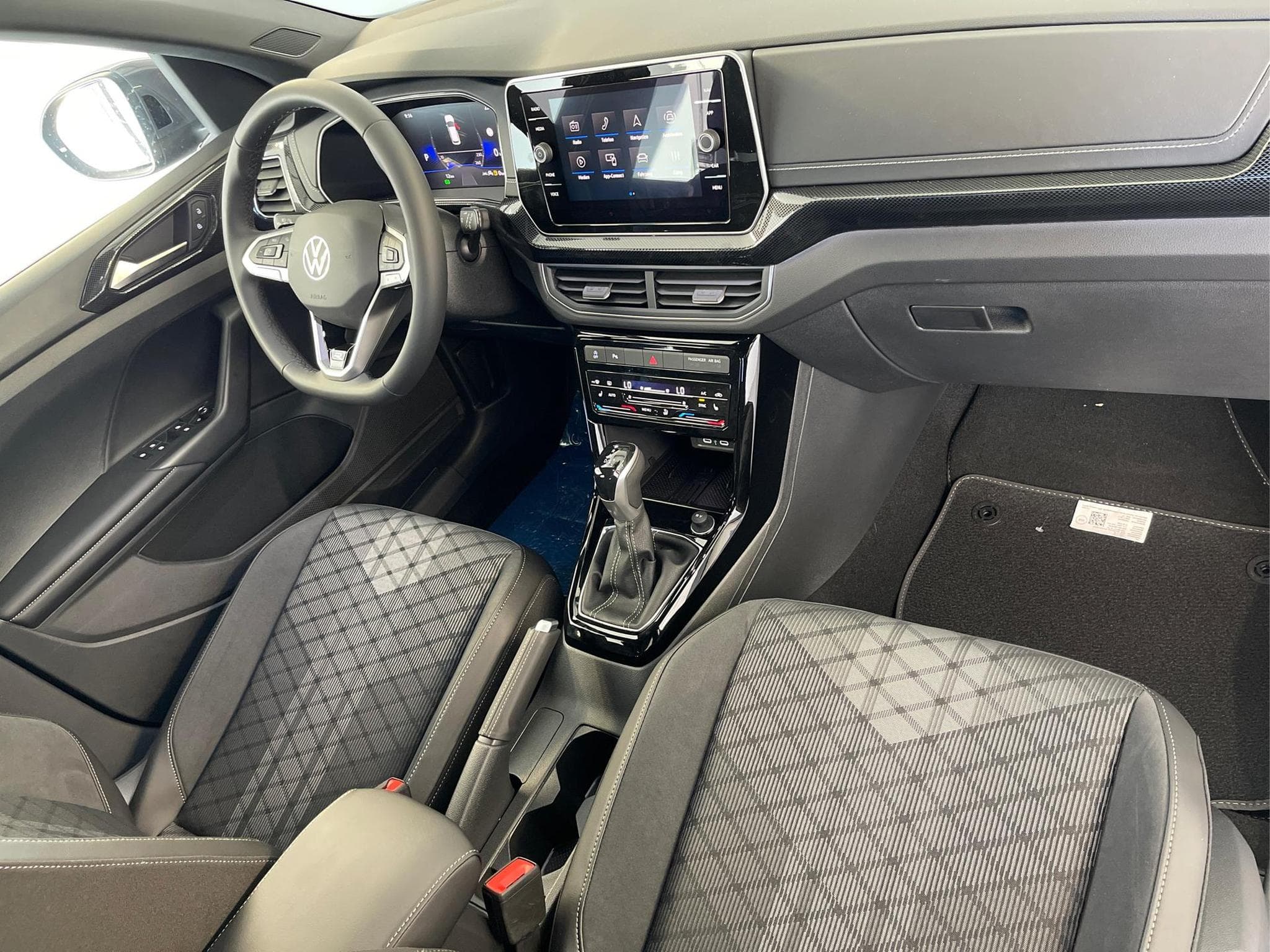 VW T-Cross R-Line (2026) - Photo 12