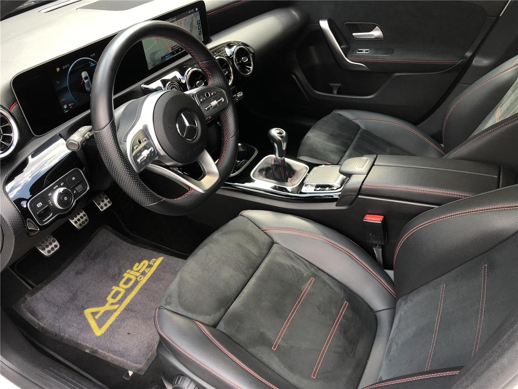 Mercedes A 180 116 CV AMG GPS CLASSE A (2019) - Photo 8