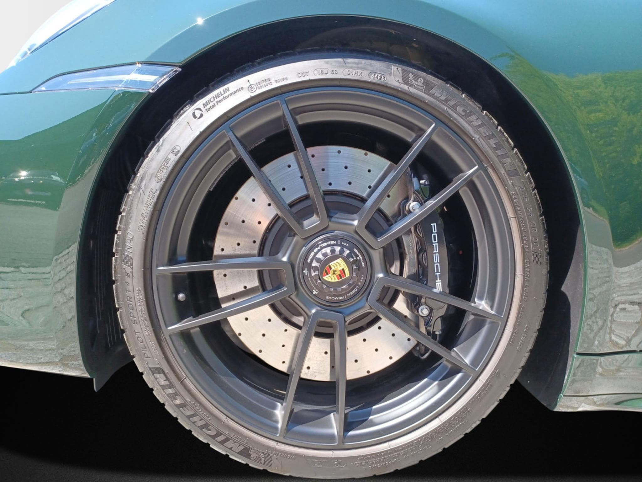 Porsche 911 Carrera 4 GTS (2024) - Foto 6