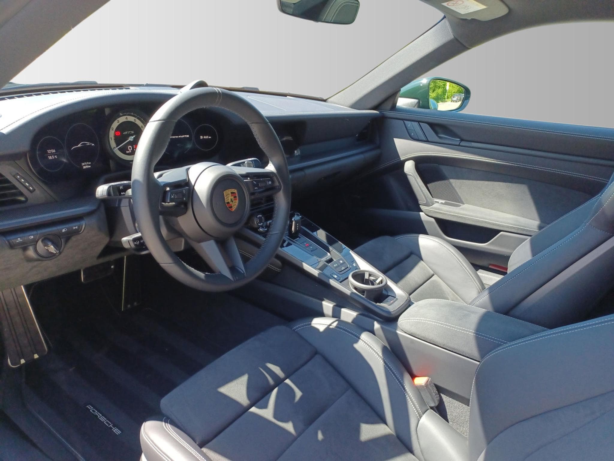 Porsche 911 Carrera 4 GTS (2024) - Foto 8