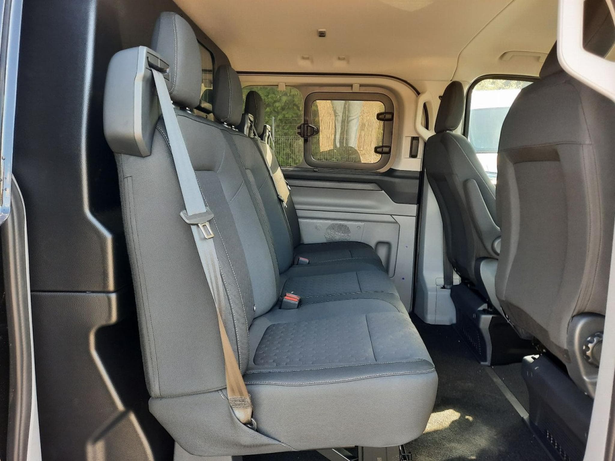 Ford Transit 2.0 ECOBLUE 170 L2H1 Limited Double Cabine (2025) - Photo 13