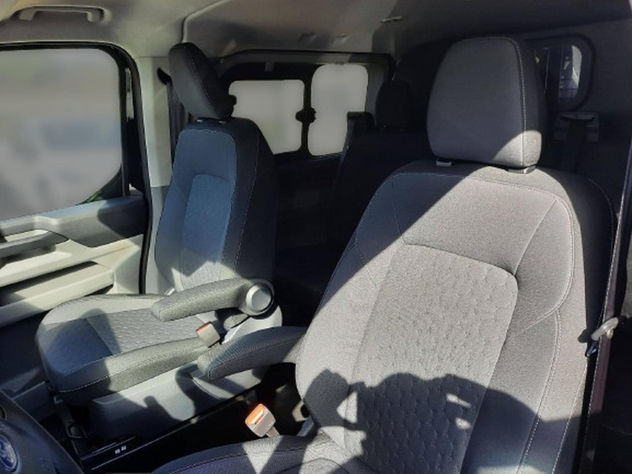 Ford Transit 2.0 ECOBLUE 170 L2H1 Limited Double Cabine (2025) - Photo 14