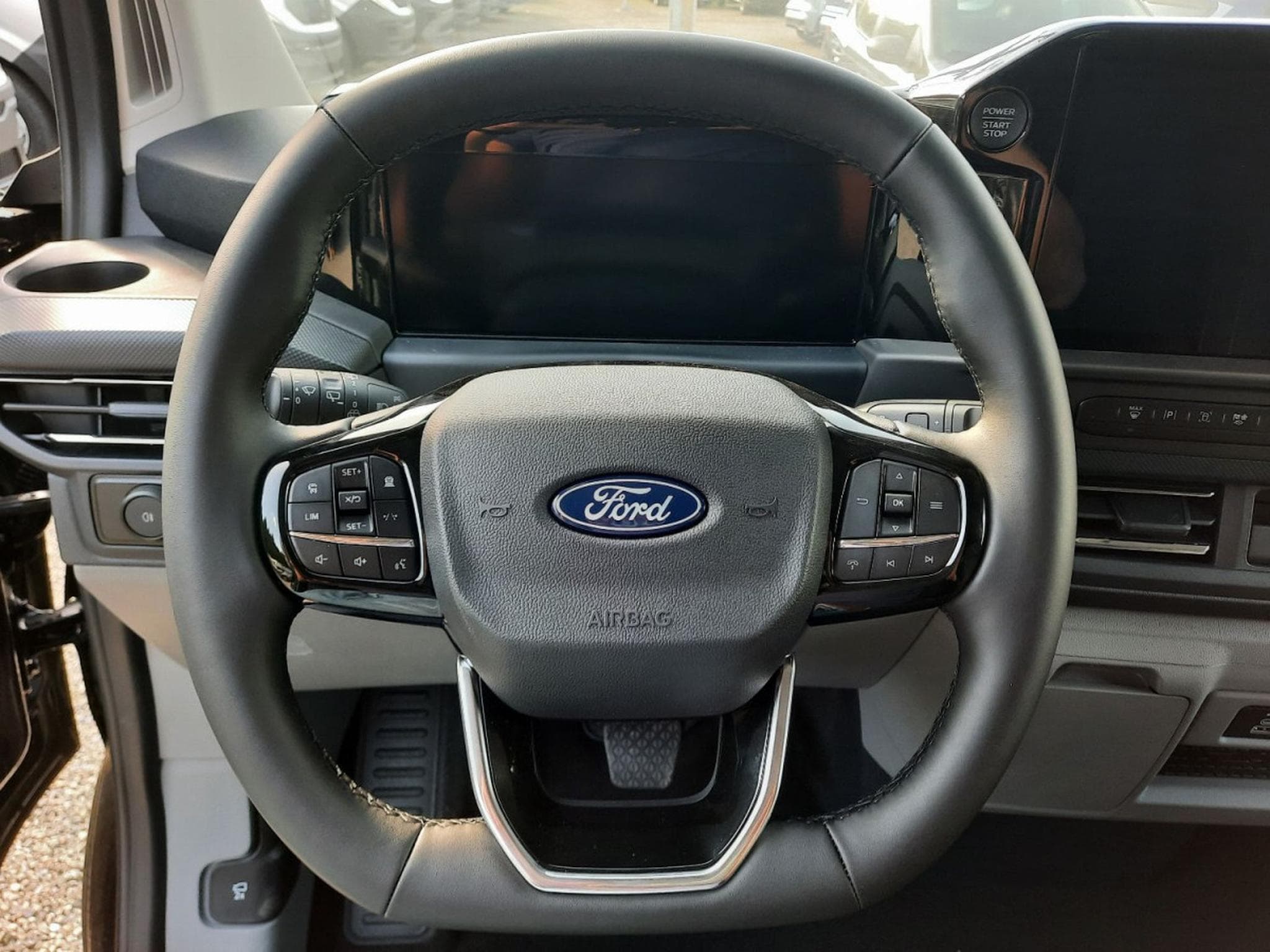 Ford Transit 2.0 ECOBLUE 170 L2H1 Limited Double Cabine (2025) - Photo 19