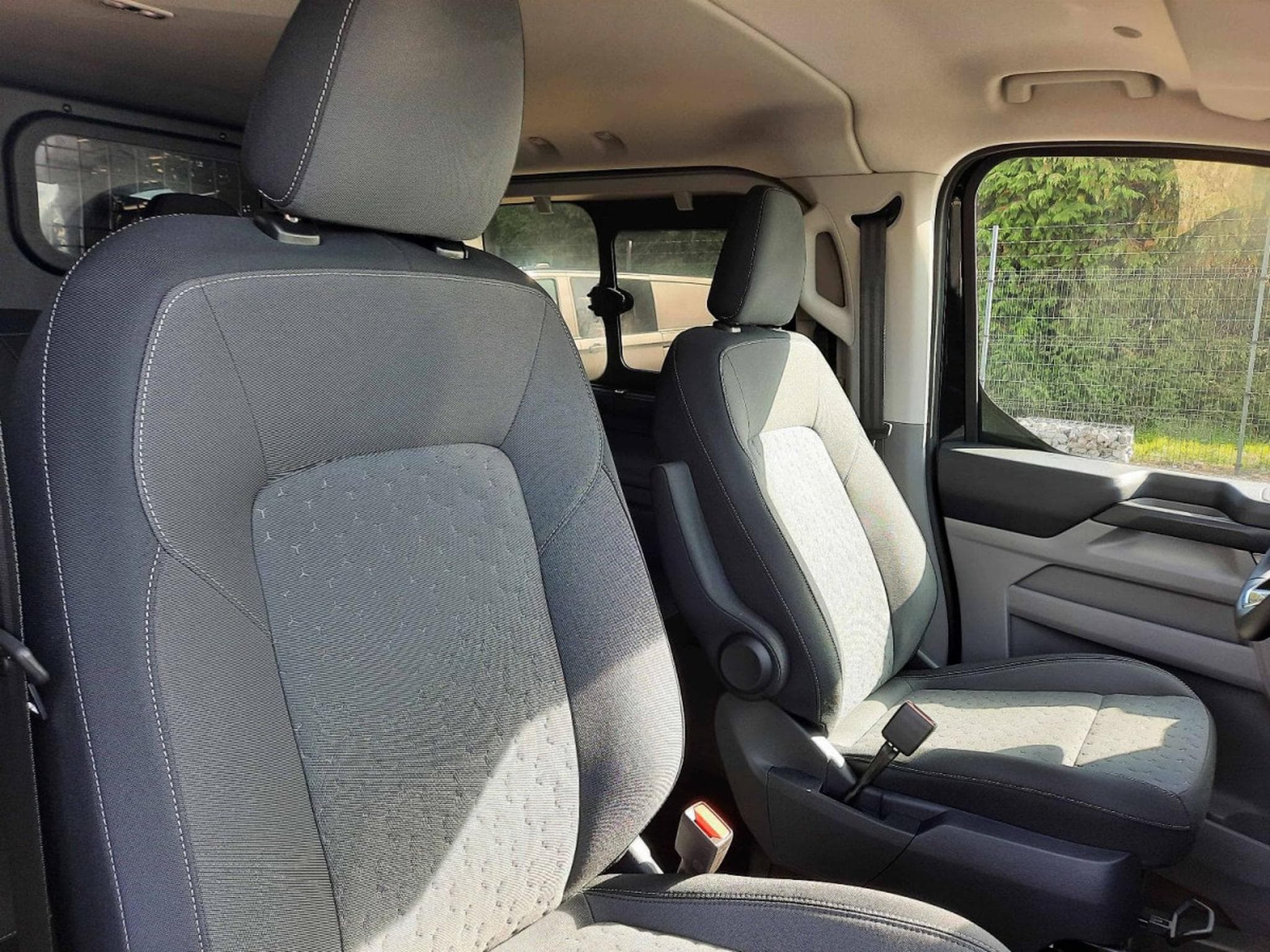 Ford Transit 2.0 ECOBLUE 170 L2H1 Limited Double Cabine (2025) - Photo 23