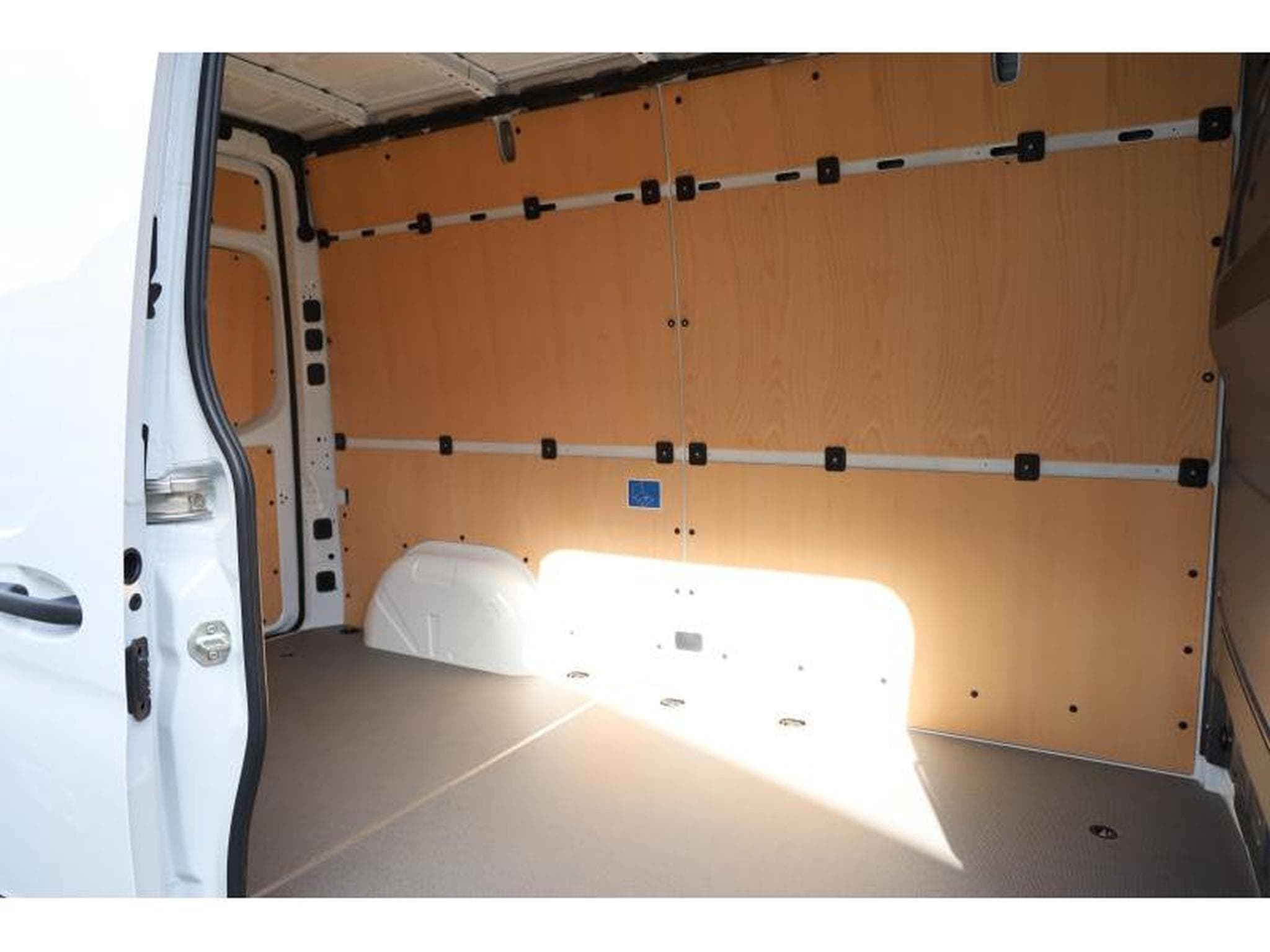 Mercedes Sprinter 315 Kasten L2 FWD (2023) - Photo 13