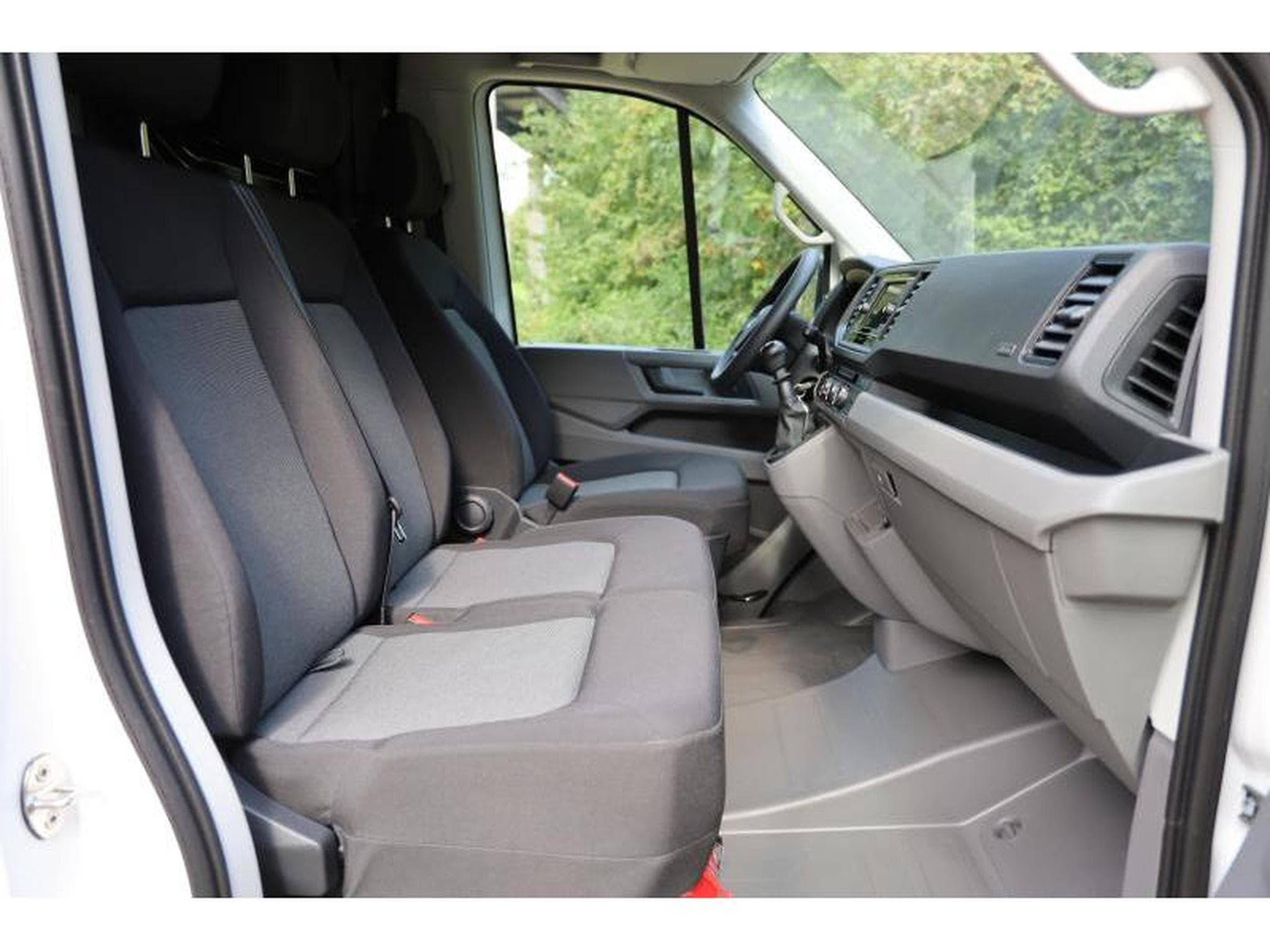 VW Crafter 35 Fourgon (2023) - Photo 6