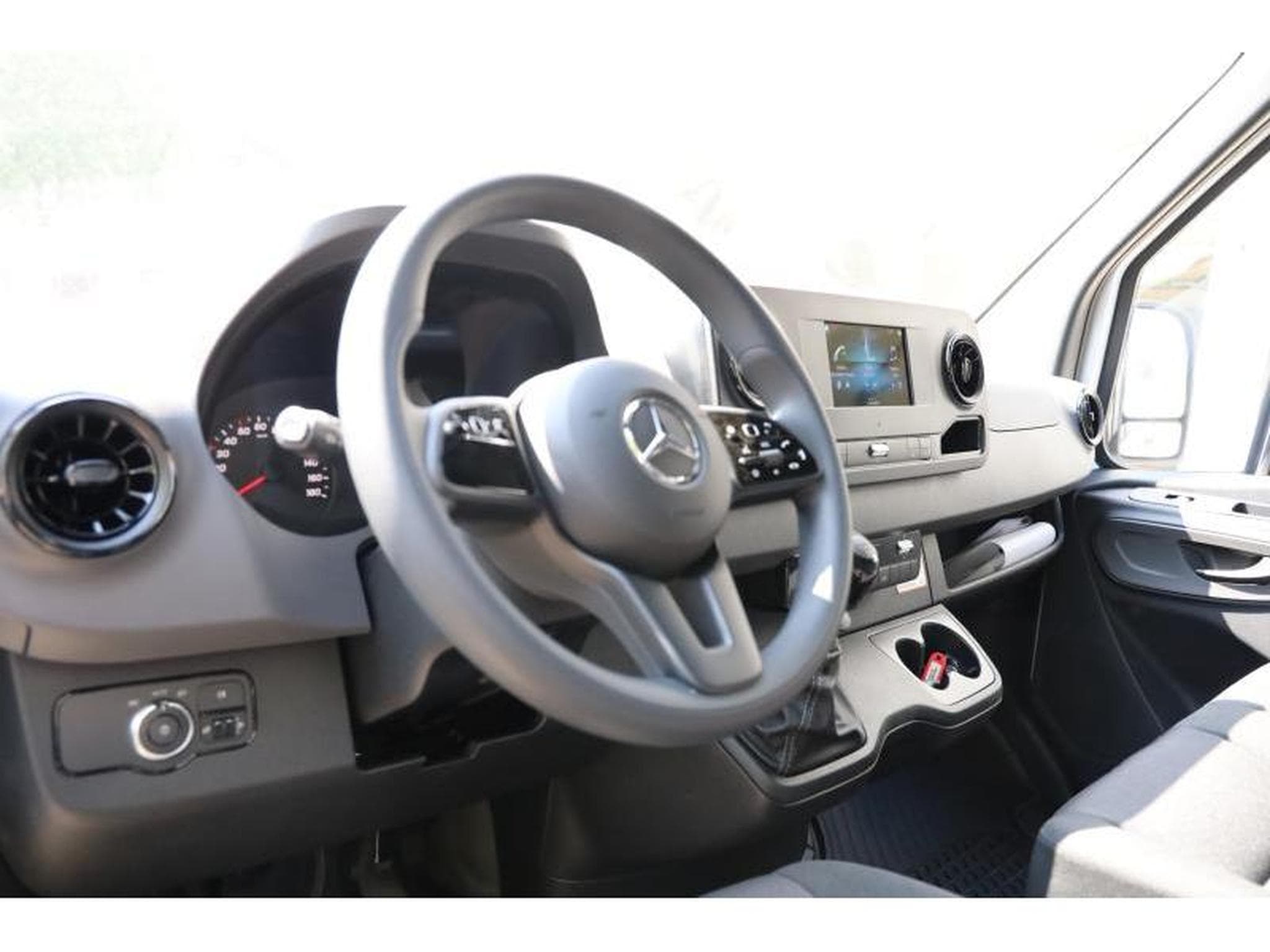 Mercedes Sprinter 315 Kasten L2 FWD (2023) - Photo 10