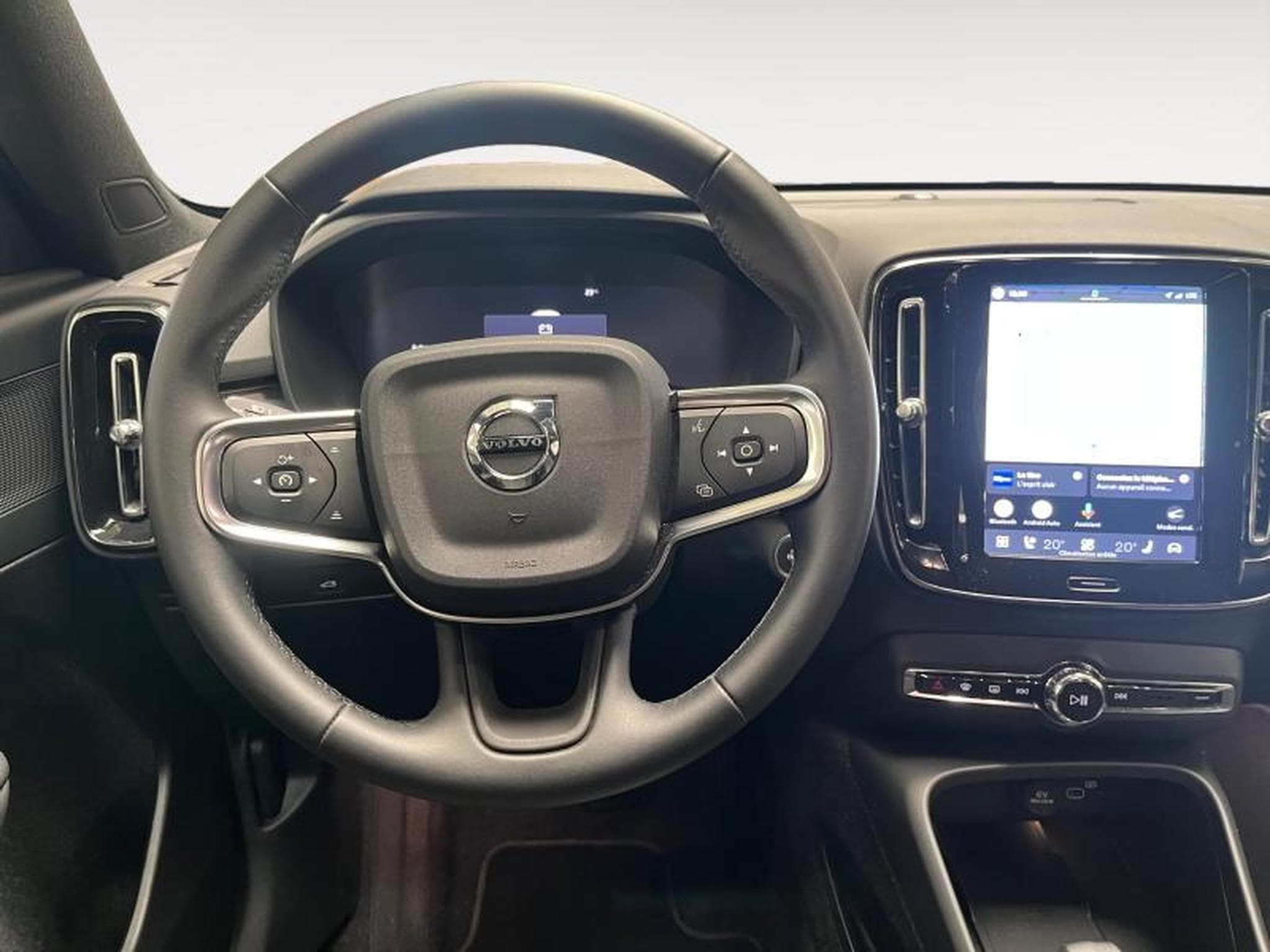 Volvo XC40 B3 Core / Essence (2024) - Foto 20