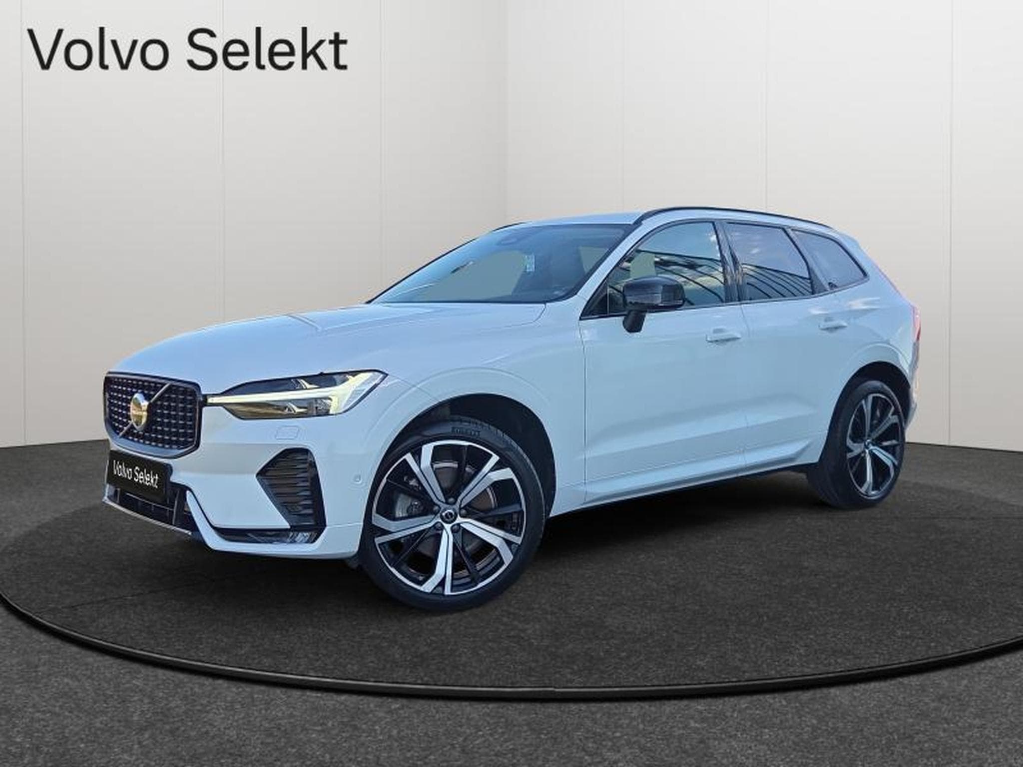Volvo XC60 B4 Plus Dark / Essence (2024) - Foto 1