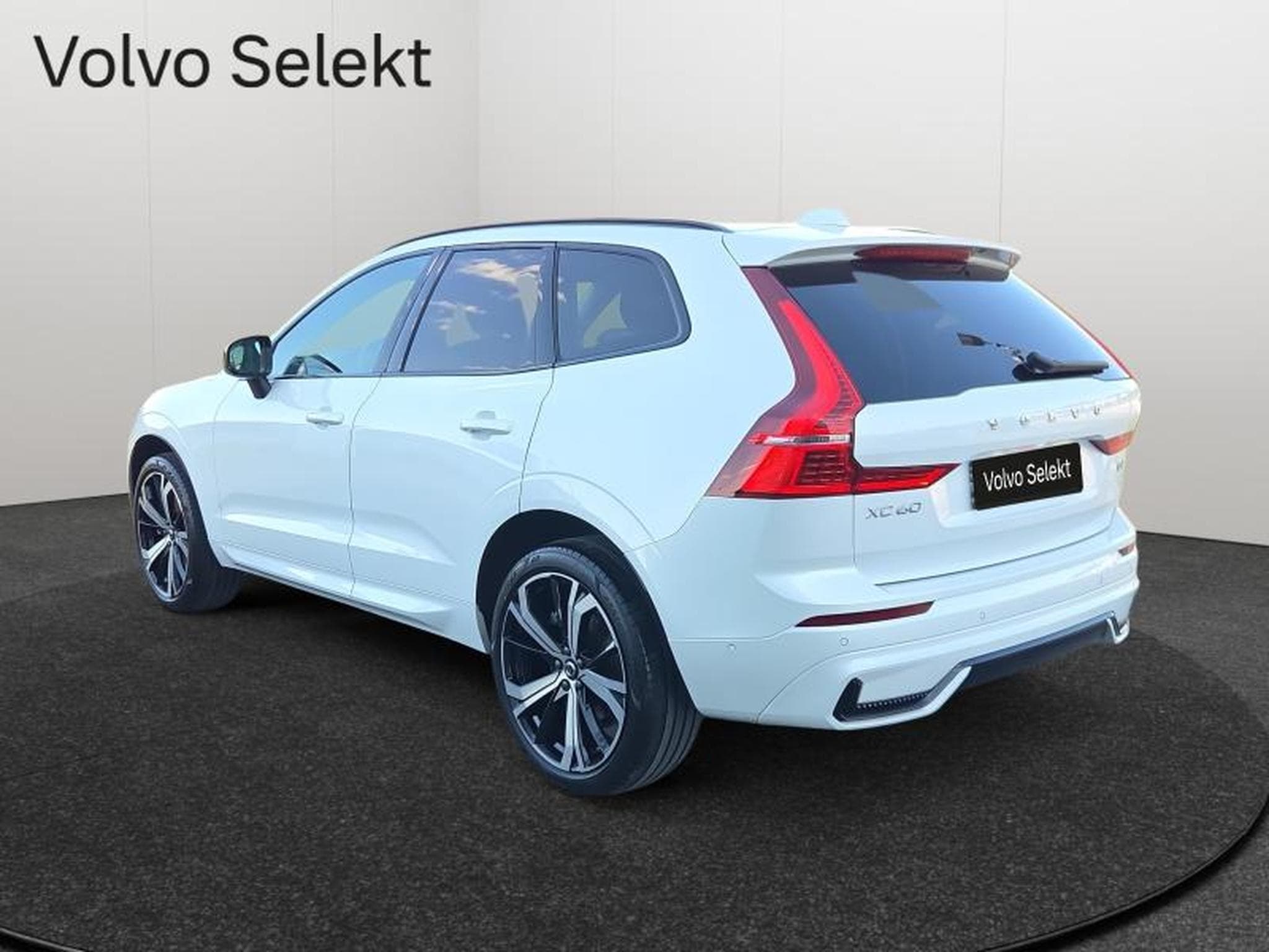 Volvo XC60 B4 Plus Dark / Essence (2024) - Foto 9
