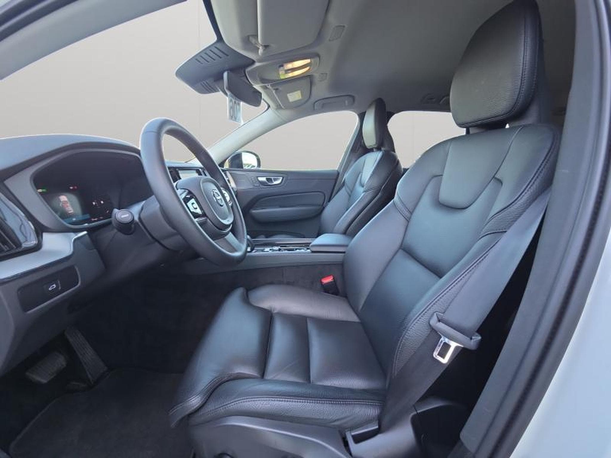 Volvo XC60 B4 Plus Dark / Essence (2024) - Foto 26
