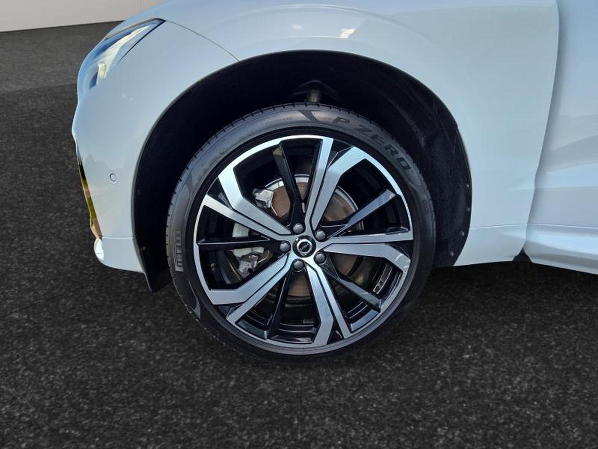 Volvo XC60 B4 Plus Dark / Essence (2024) - Foto 27