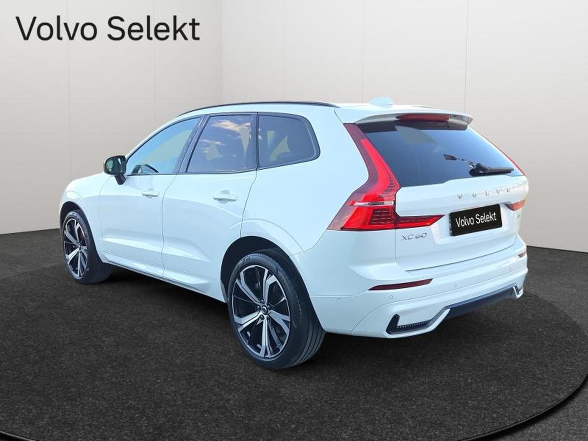 Volvo XC60 B4 Plus Dark / Essence (2024) - Foto 31
