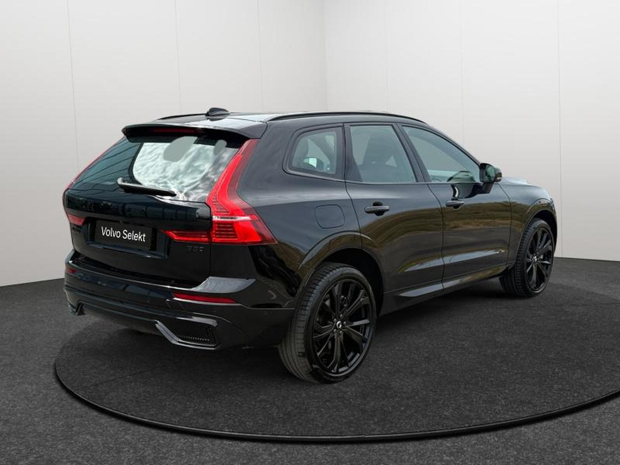 Volvo XC60 B5 AWD Ultra Black Edition / Essence (2025) - Foto 2