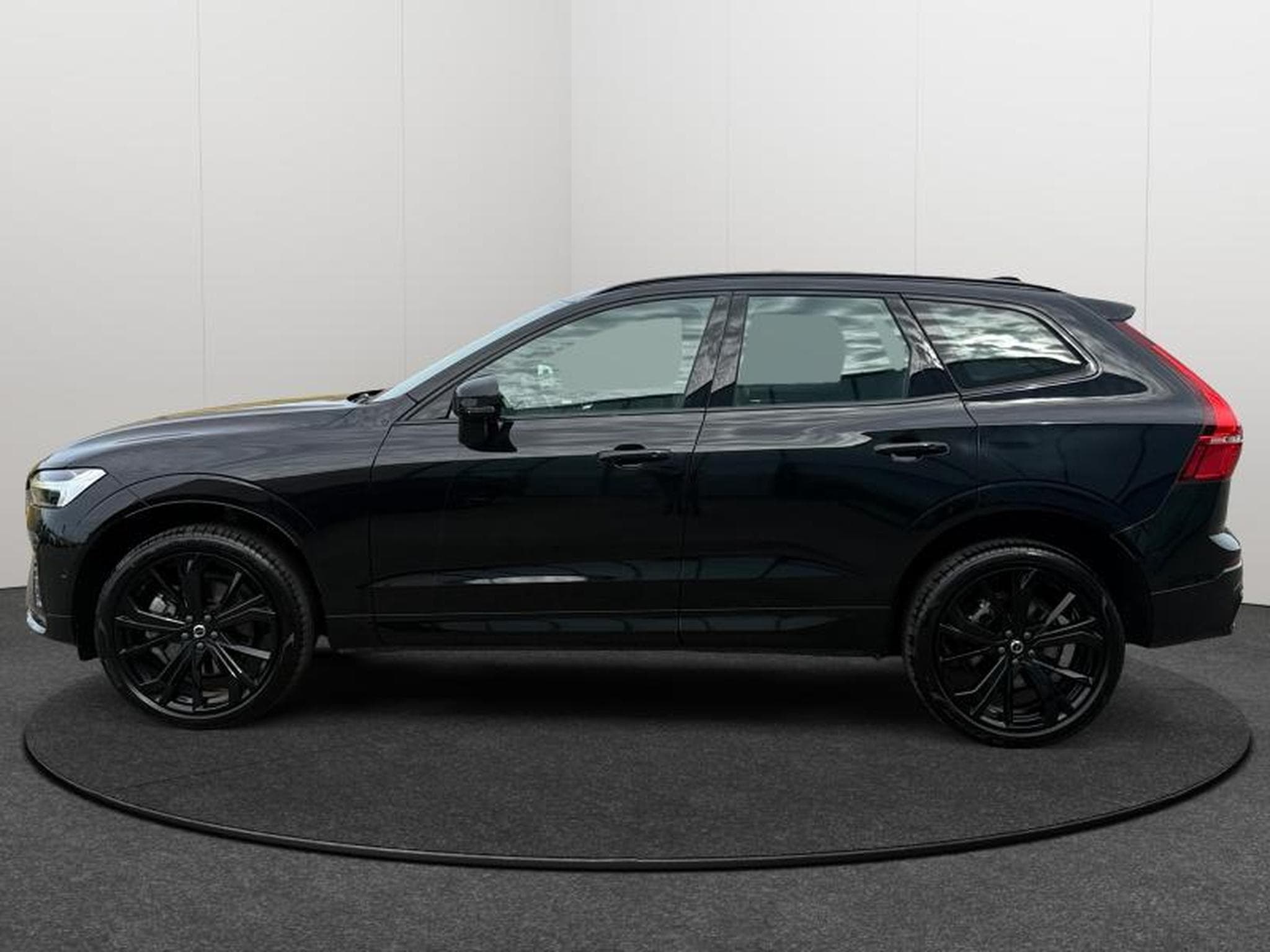 Volvo XC60 B5 AWD Ultra Black Edition / Essence (2025) - Foto 4
