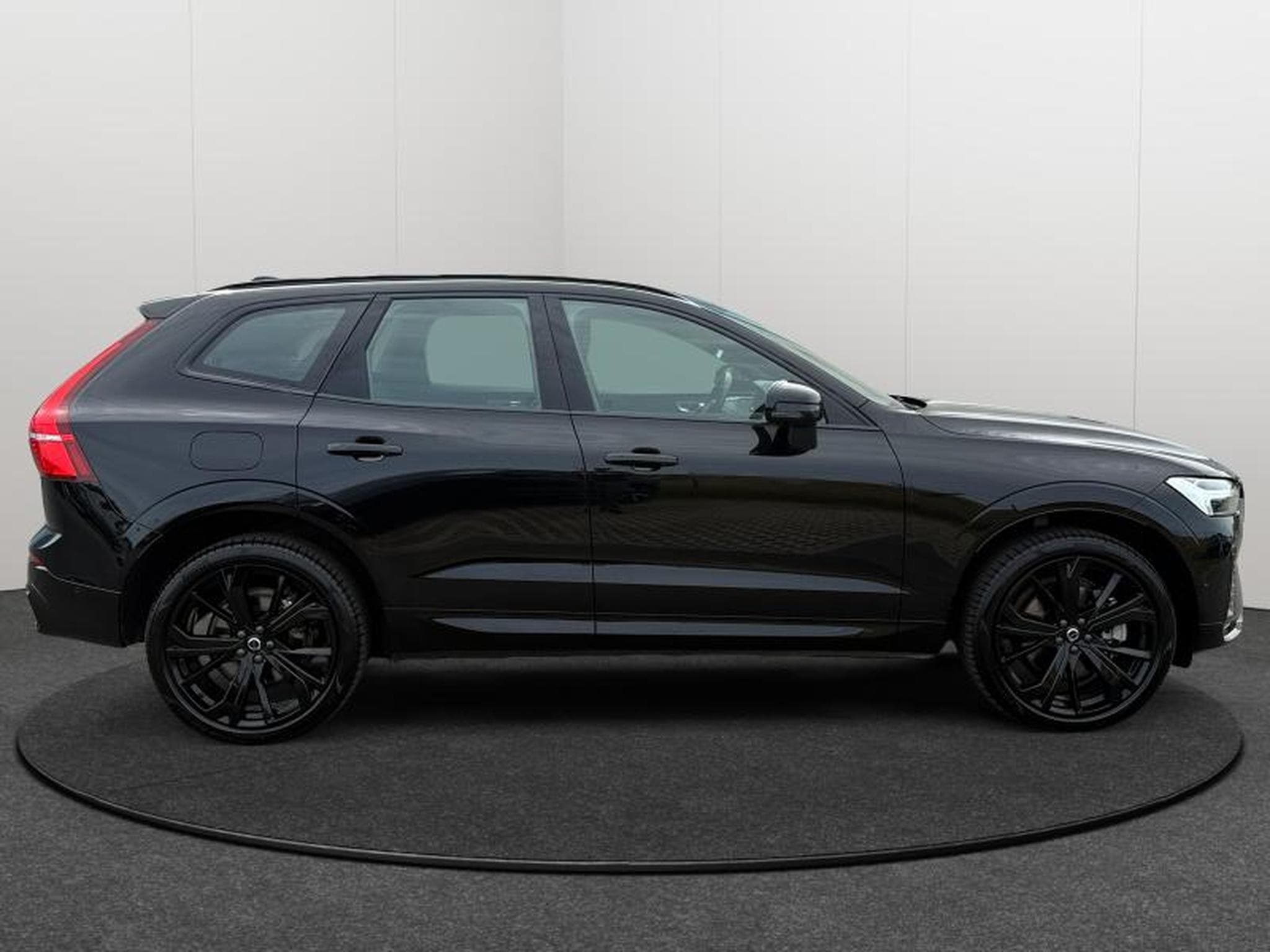 Volvo XC60 B5 AWD Ultra Black Edition / Essence (2025) - Foto 7