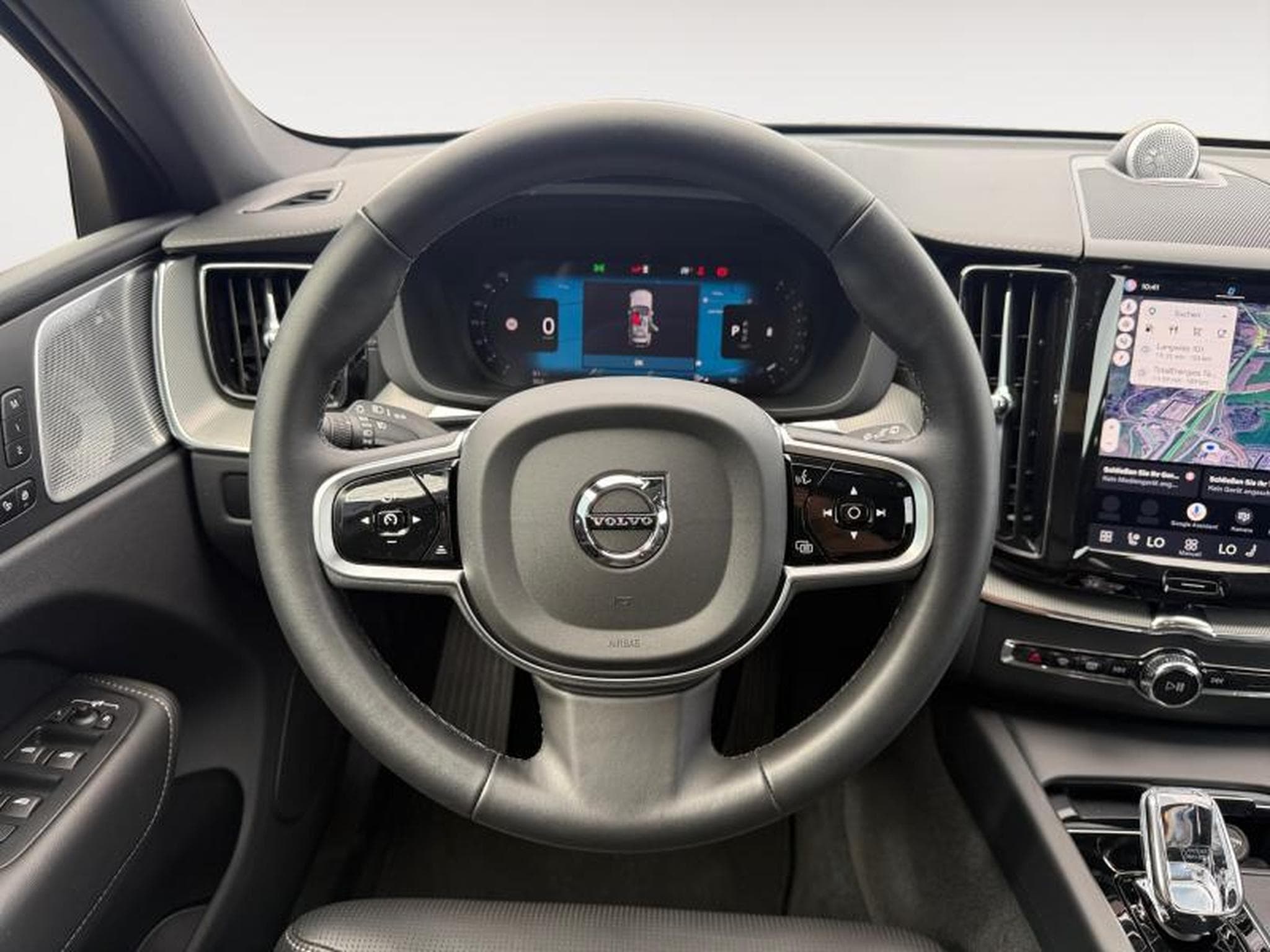 Volvo XC60 B5 AWD Ultra Black Edition / Essence (2025) - Foto 12