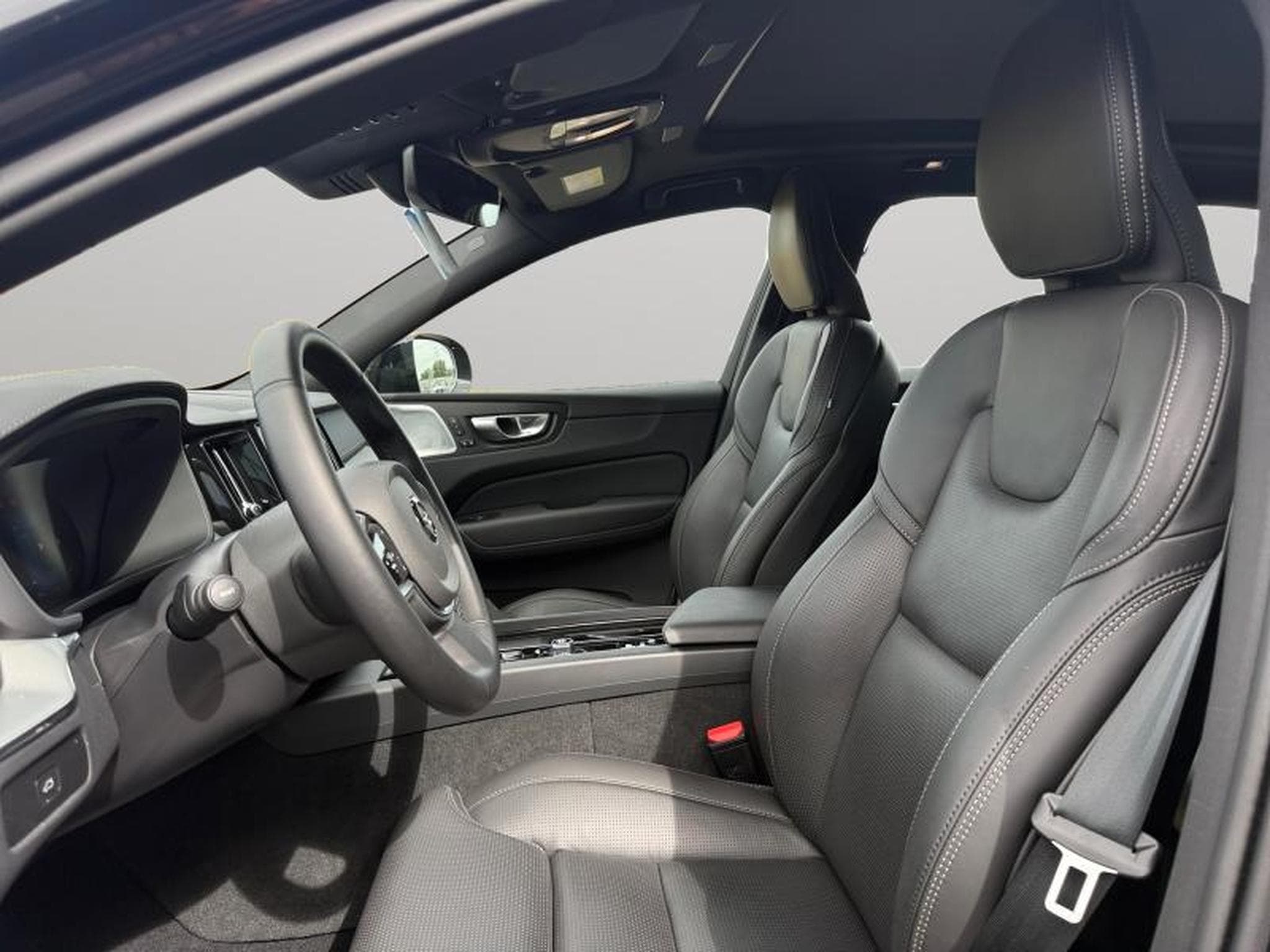 Volvo XC60 B5 AWD Ultra Black Edition / Essence (2025) - Foto 10