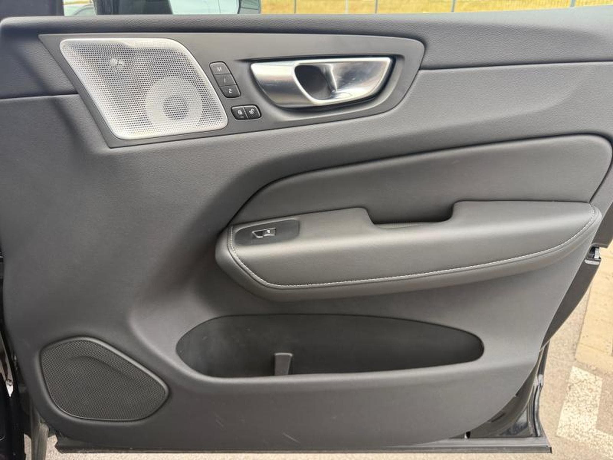 Volvo XC60 B5 AWD Ultra Black Edition / Essence (2025) - Foto 21