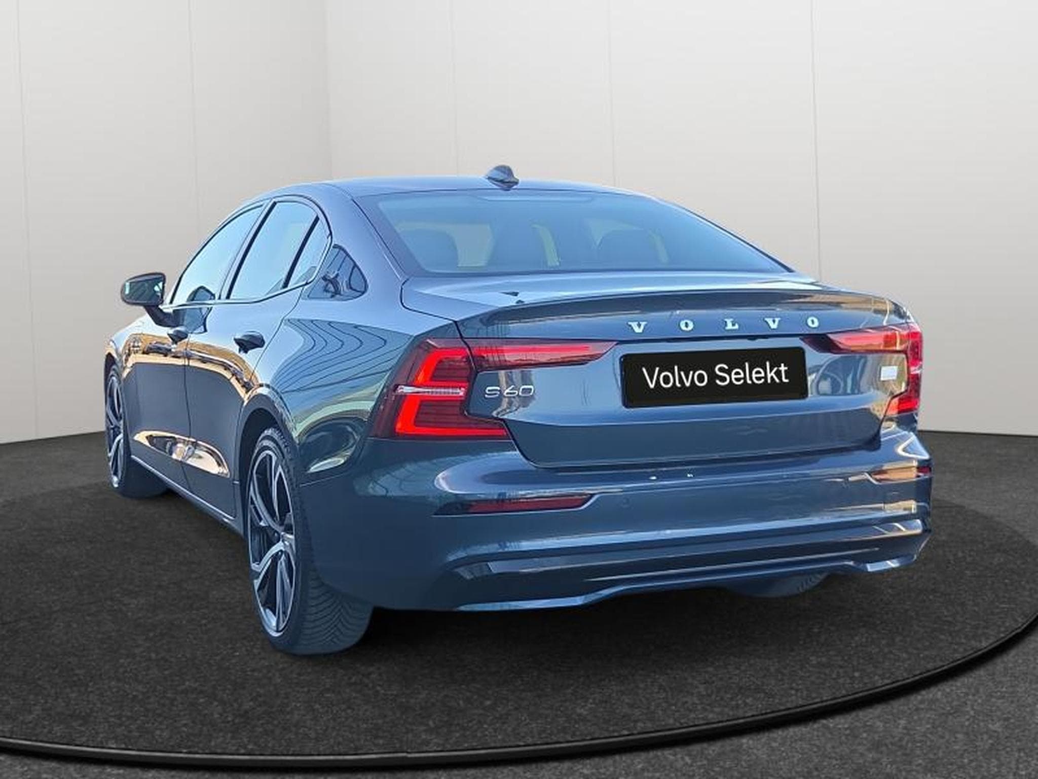 Volvo S60 T8 AWD Plus Dark / Hybride (2025) - Photo 5