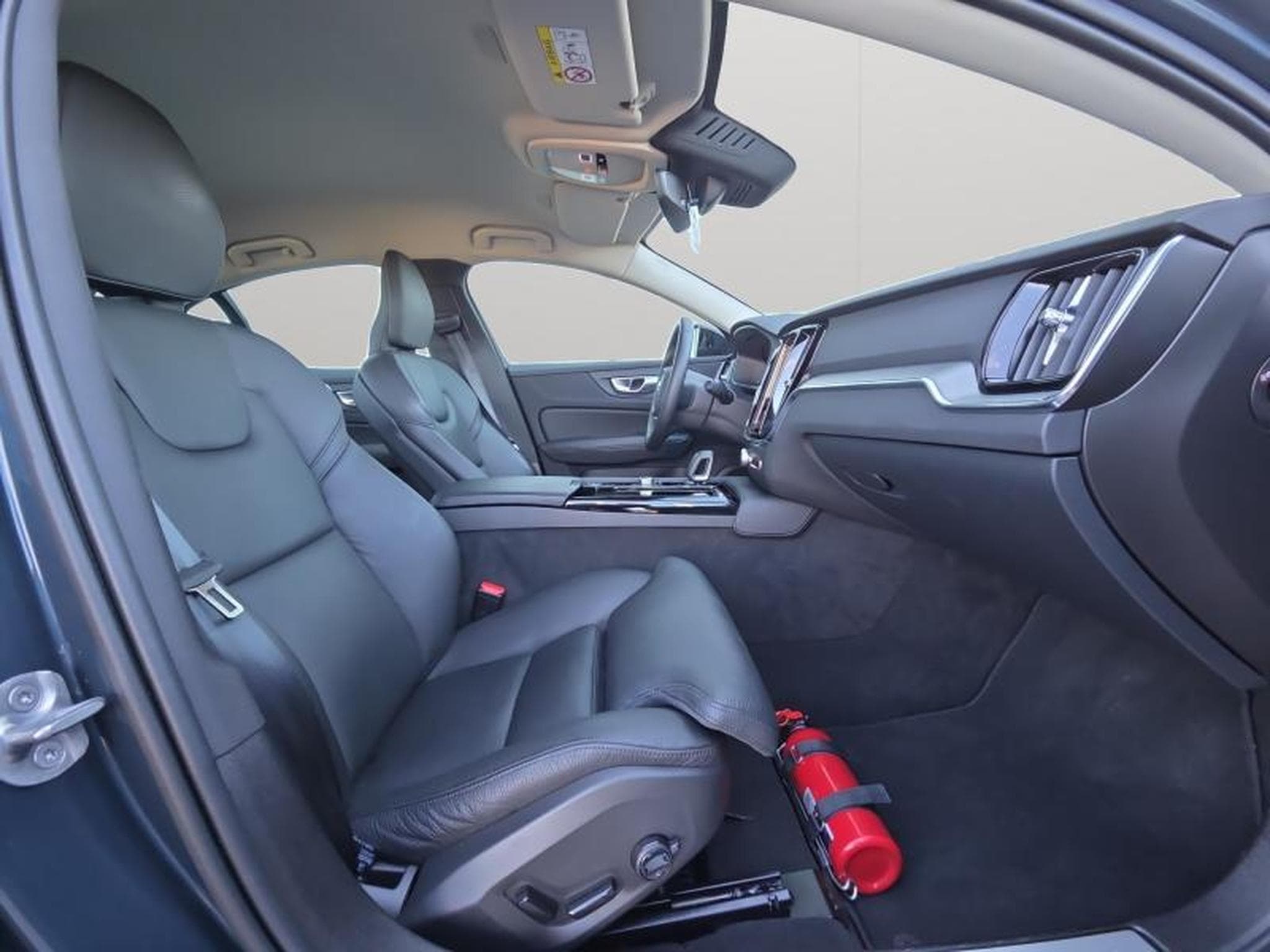 Volvo S60 T8 AWD Plus Dark / Hybride (2025) - Photo 15