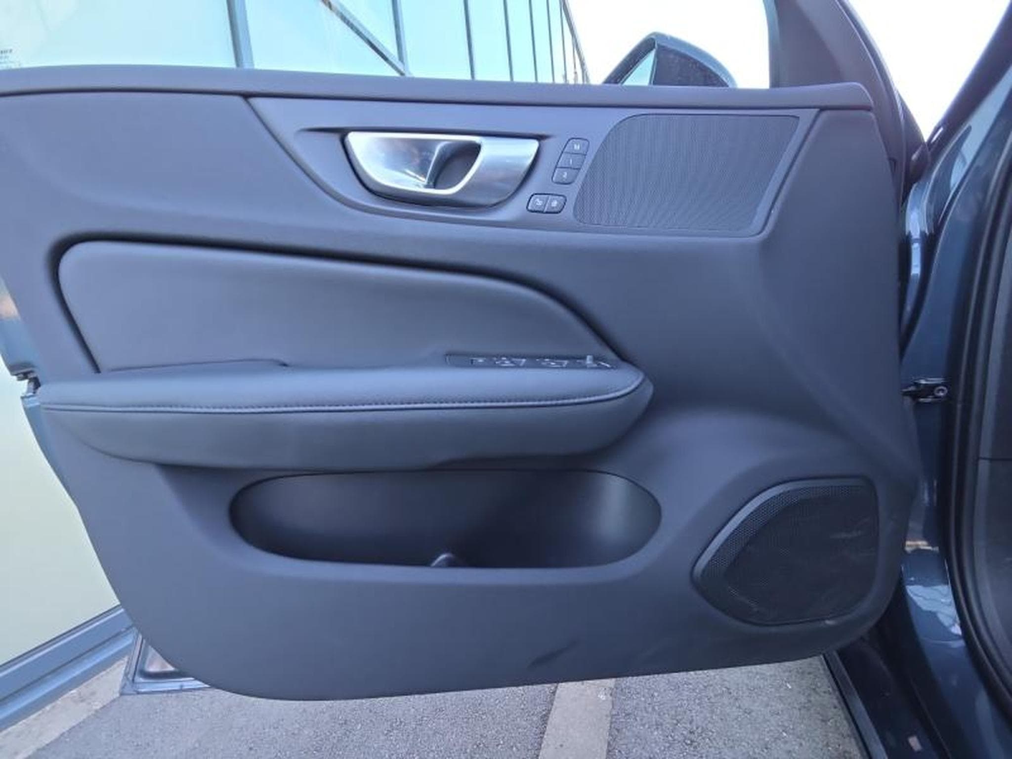 Volvo S60 T8 AWD Plus Dark / Hybride (2025) - Photo 20